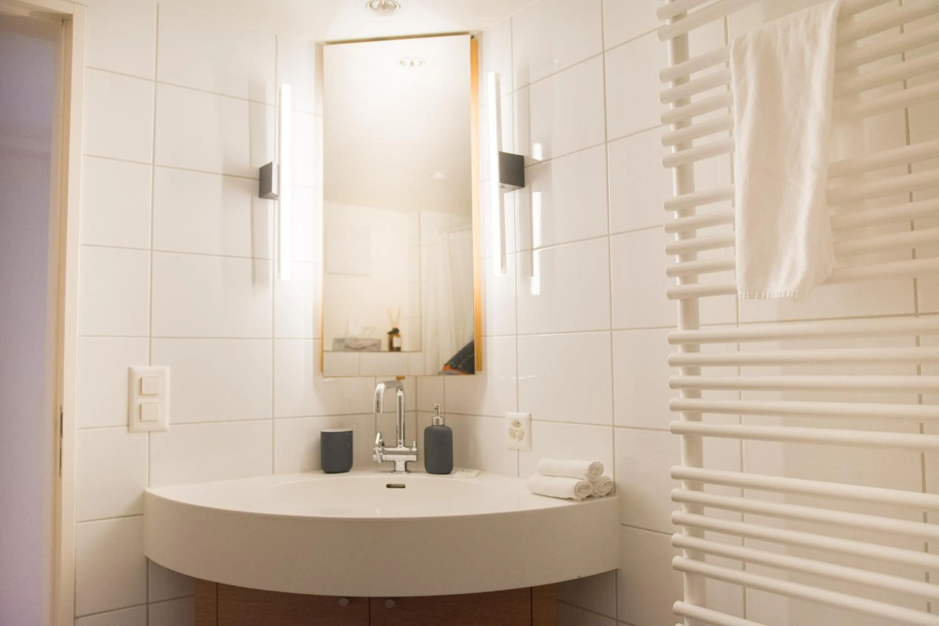 Bathroom in Lake Side Location Bellevue