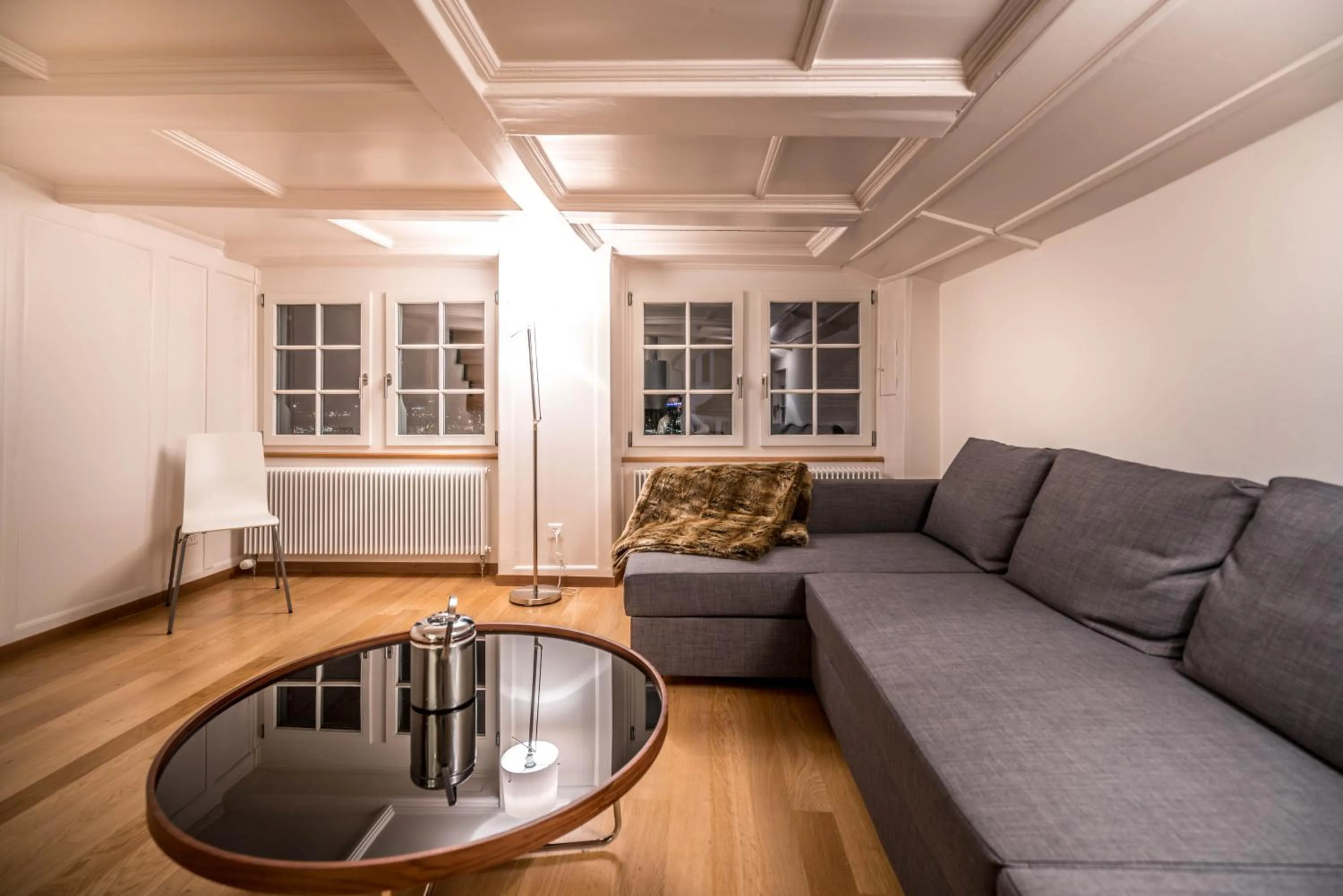 Bed in Lake Side Location Bellevue