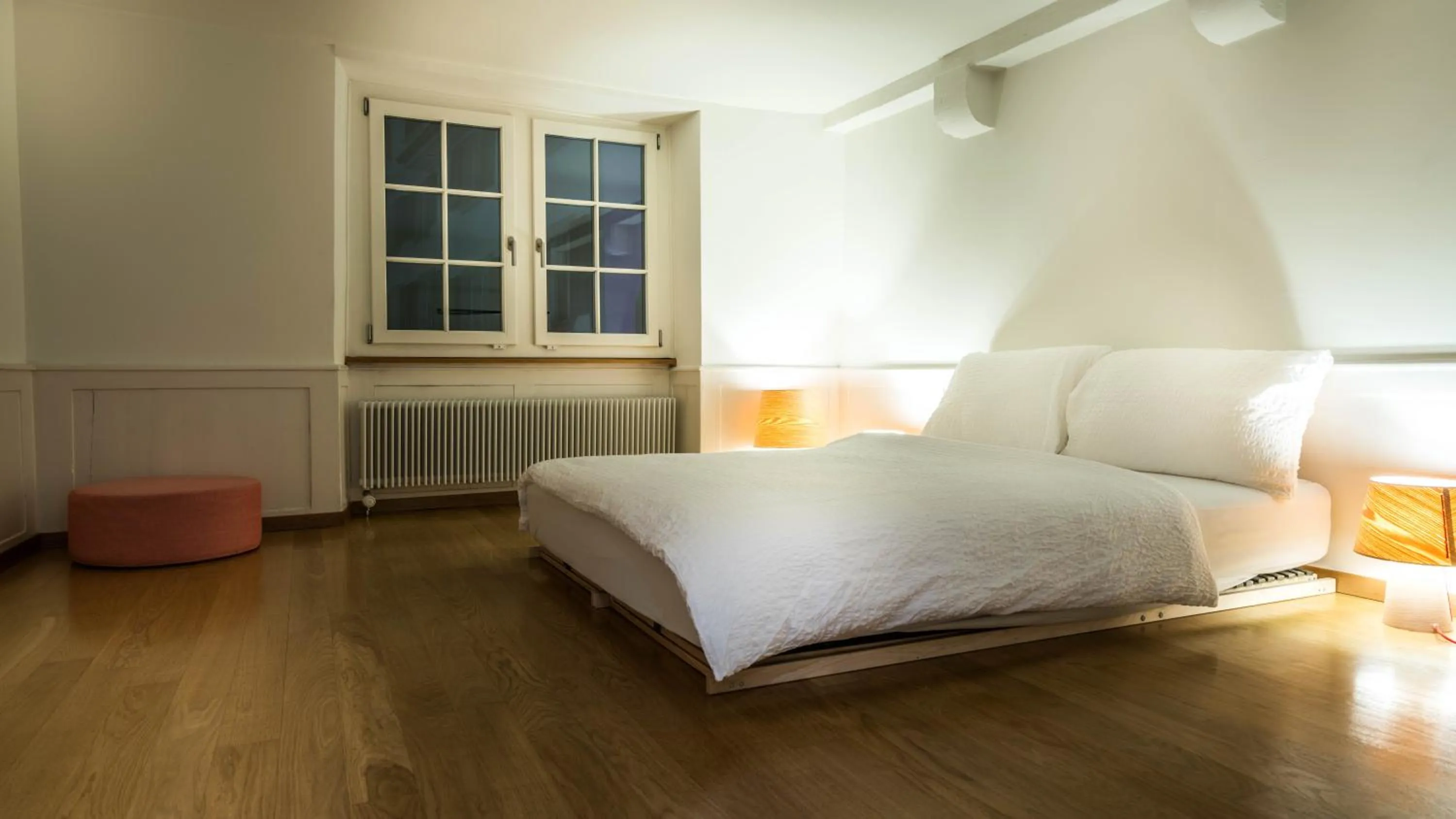 Bedroom, Bed in Lake Side Location Bellevue