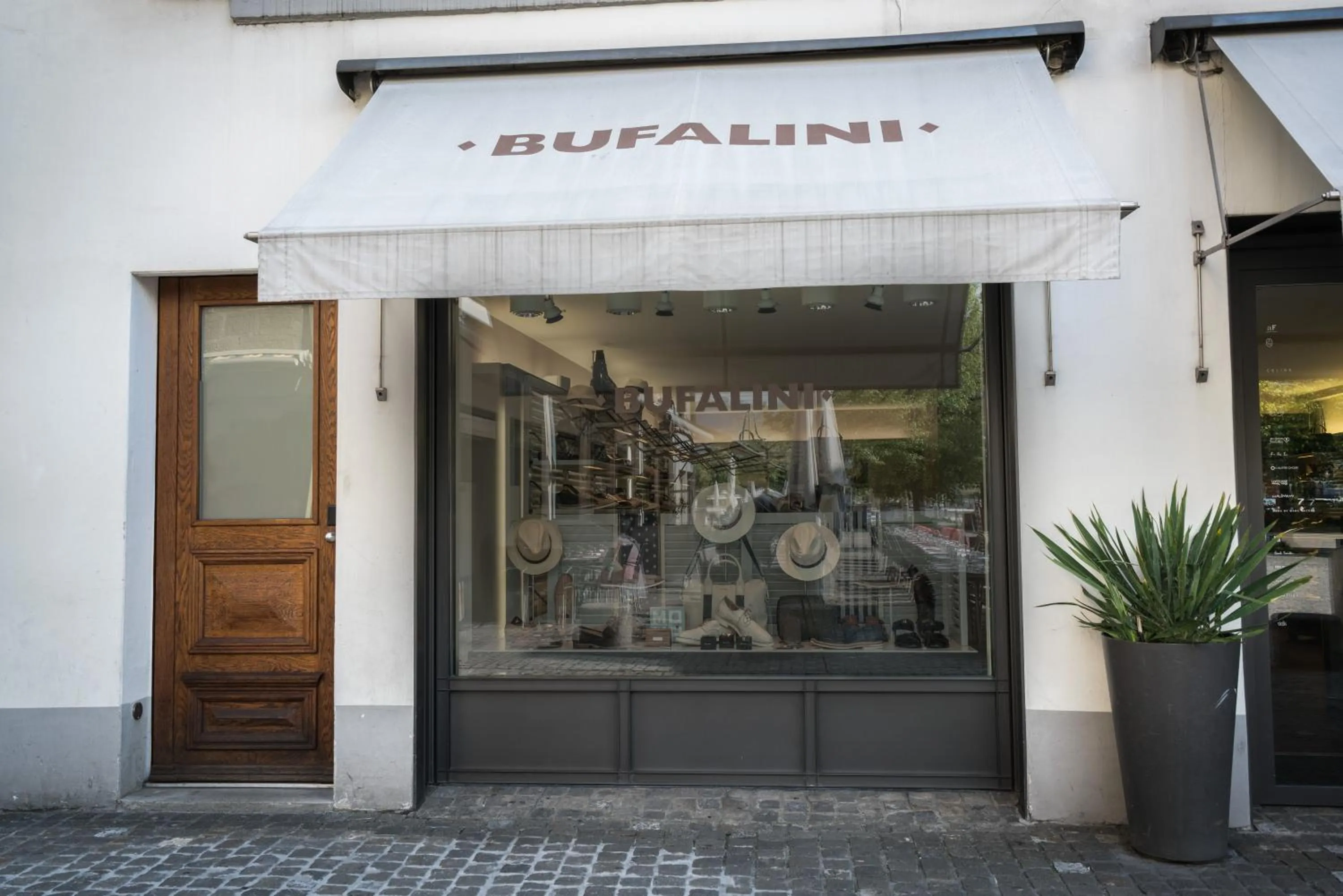 Facade/entrance in Lake Side Location Bellevue