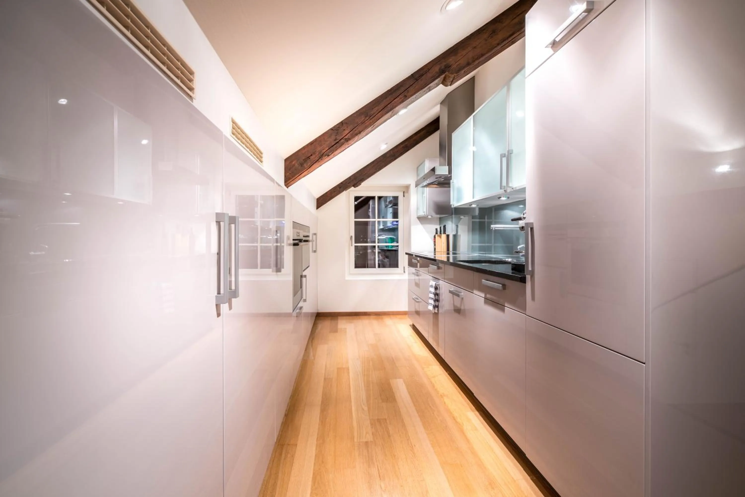 Kitchen or kitchenette in Lake Side Location Bellevue