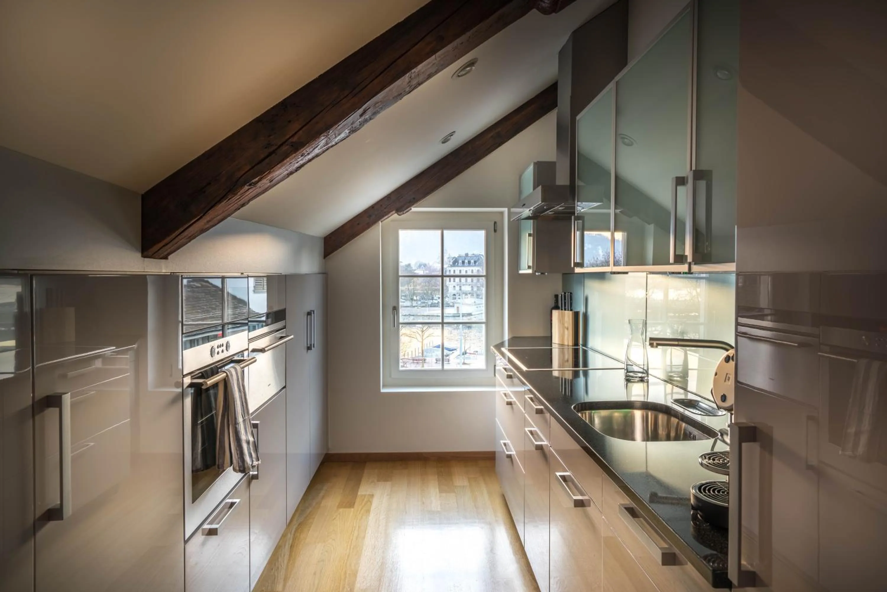 Kitchen or kitchenette in Lake Side Location Bellevue