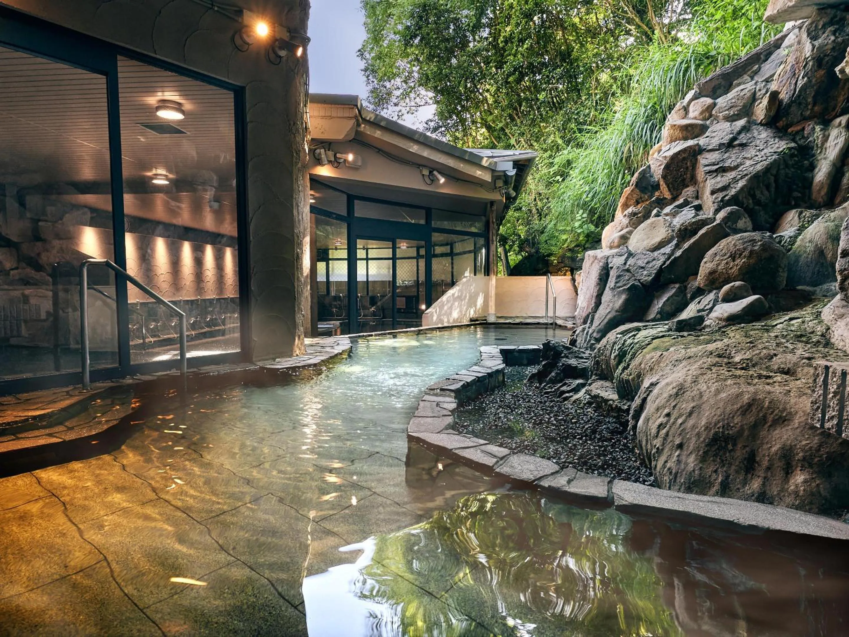 Open Air Bath in Ooedo Onsen Monogatari Premium Shirahama Gyoen