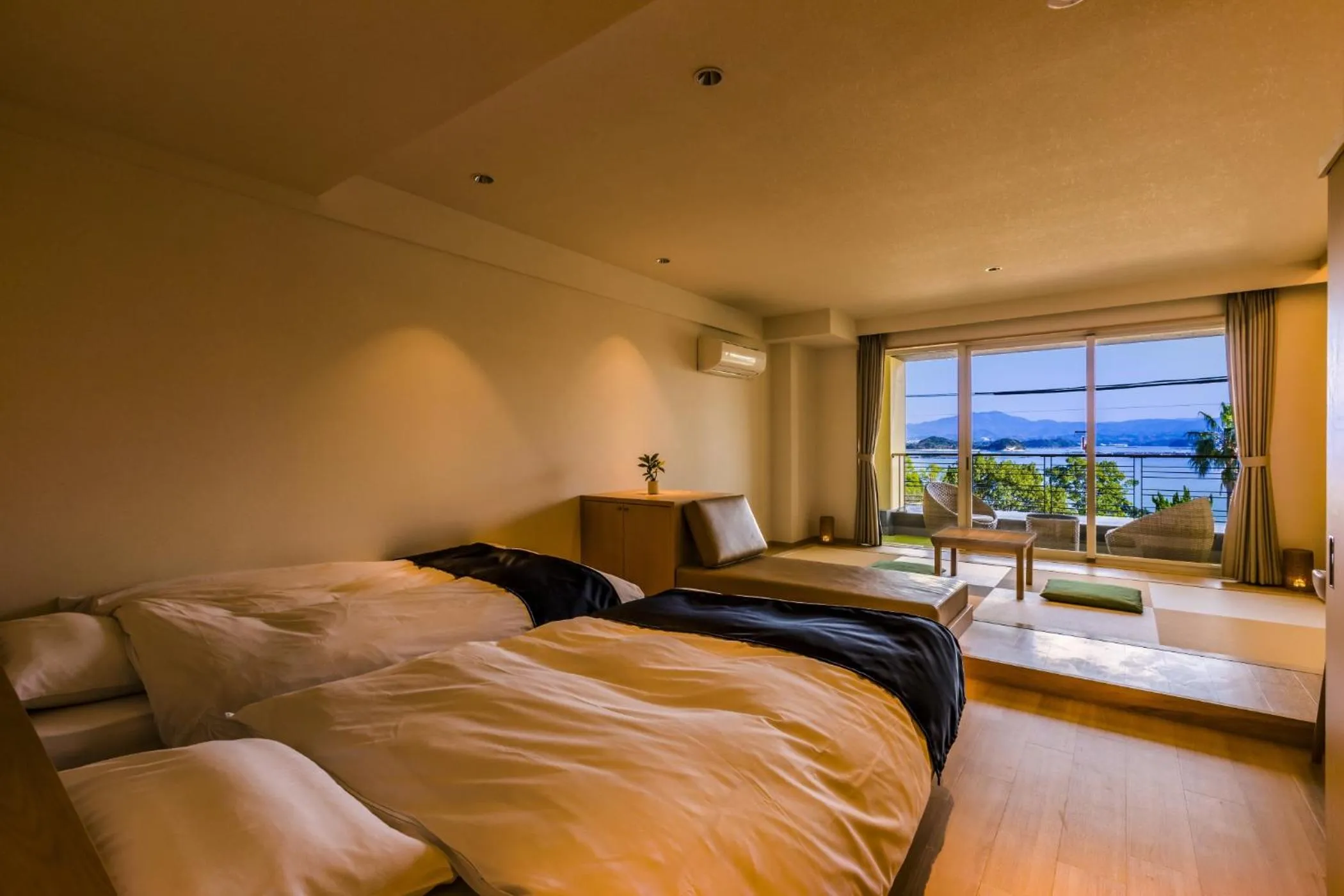 Photo of the whole room, Bed in Ooedo Onsen Monogatari Premium Shirahama Gyoen