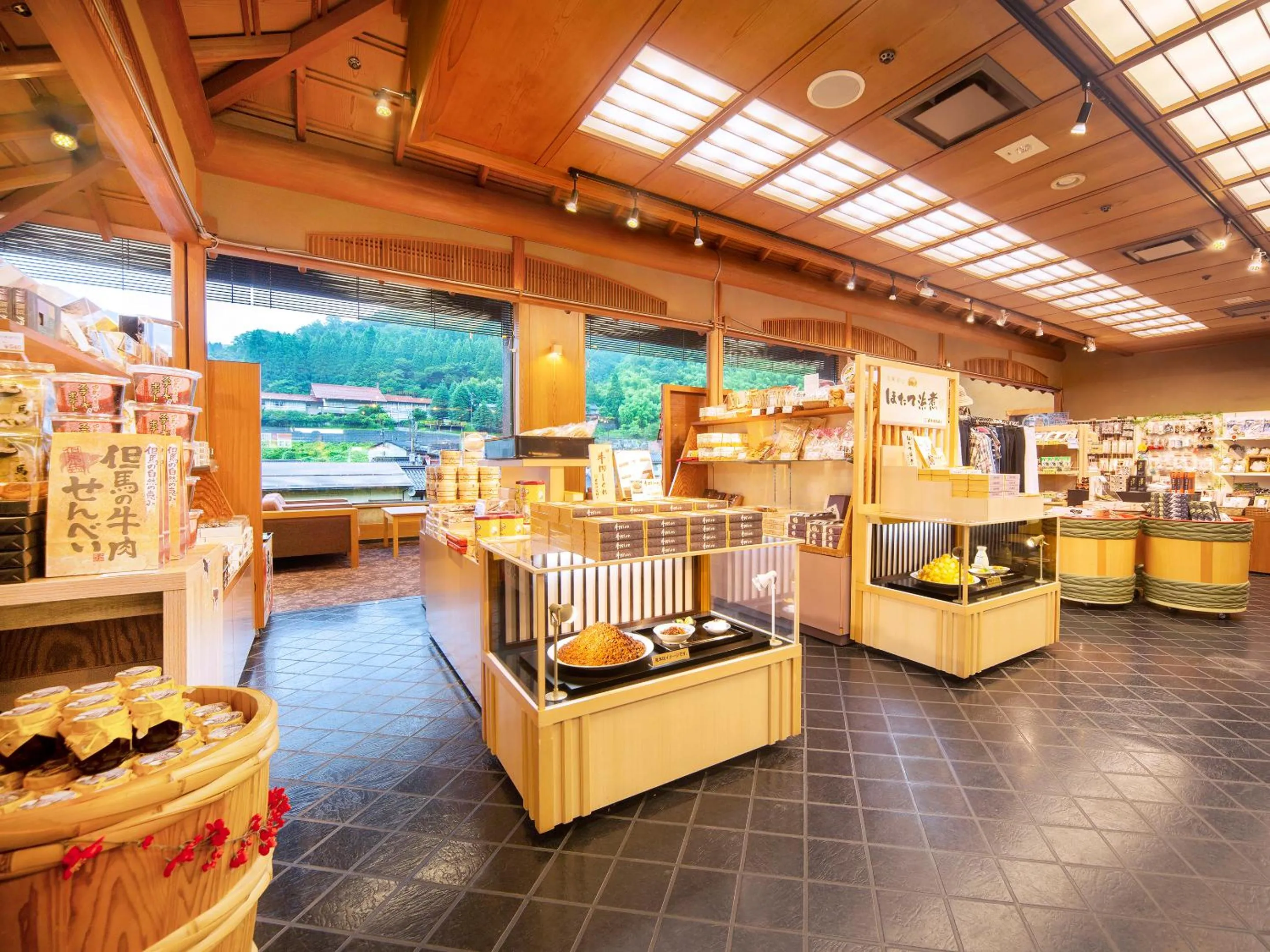 On-site shops in Ooedo Onsen Monogatari Miyoshiya