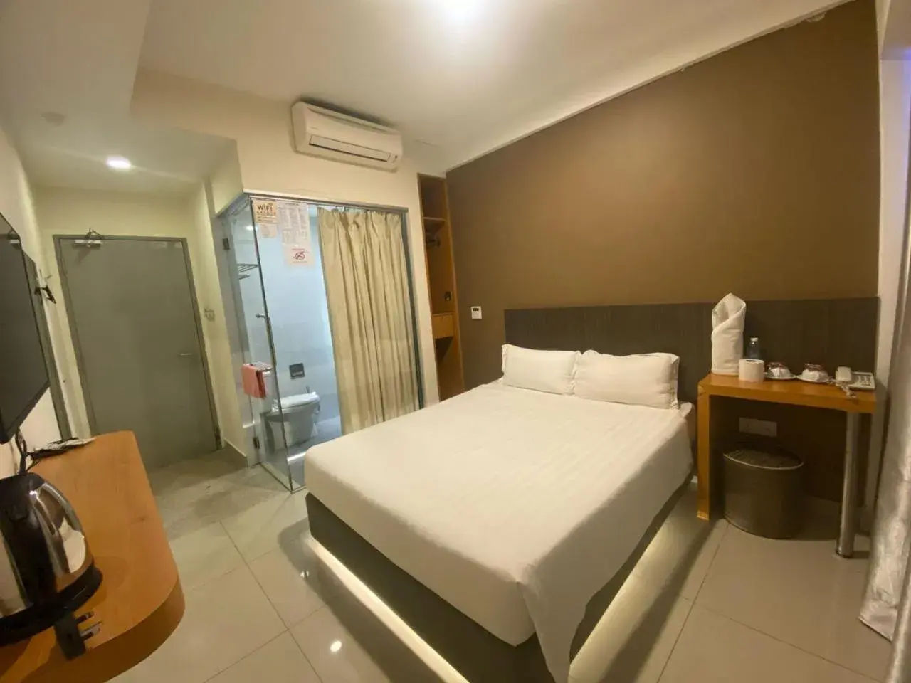 Superior Double Room with Window in Hotel Vevo Puchong Malaysia Superior Double Room with Window in Hotel Vevo Puchong Malaysia