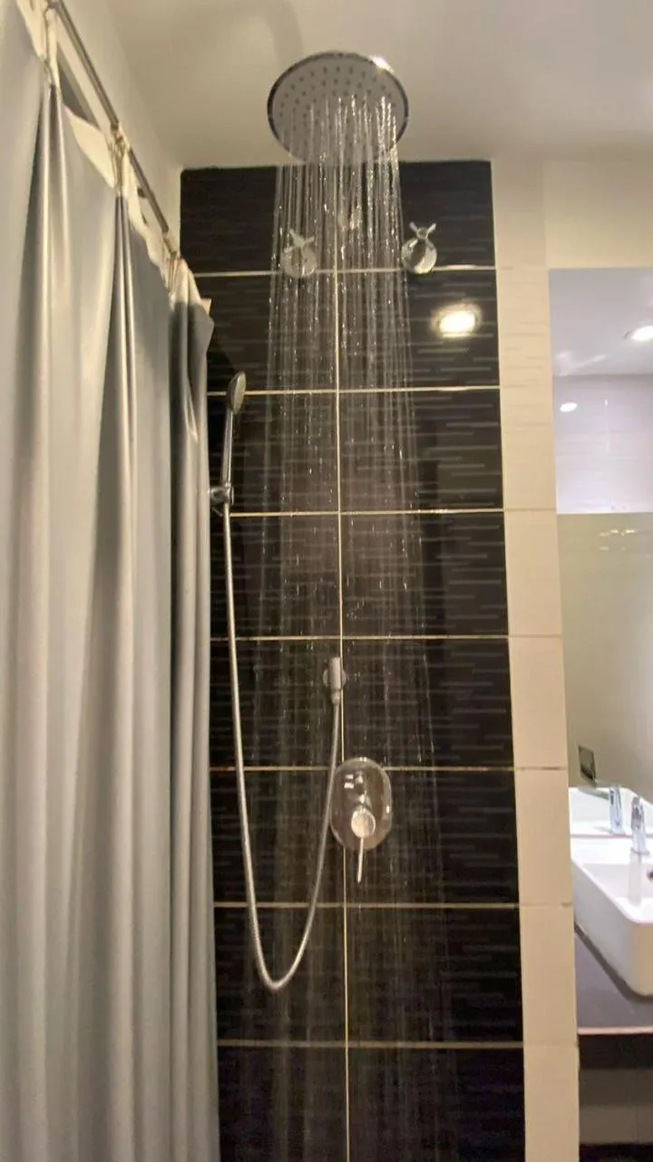 Shower in Hotel Vevo Puchong Malaysia