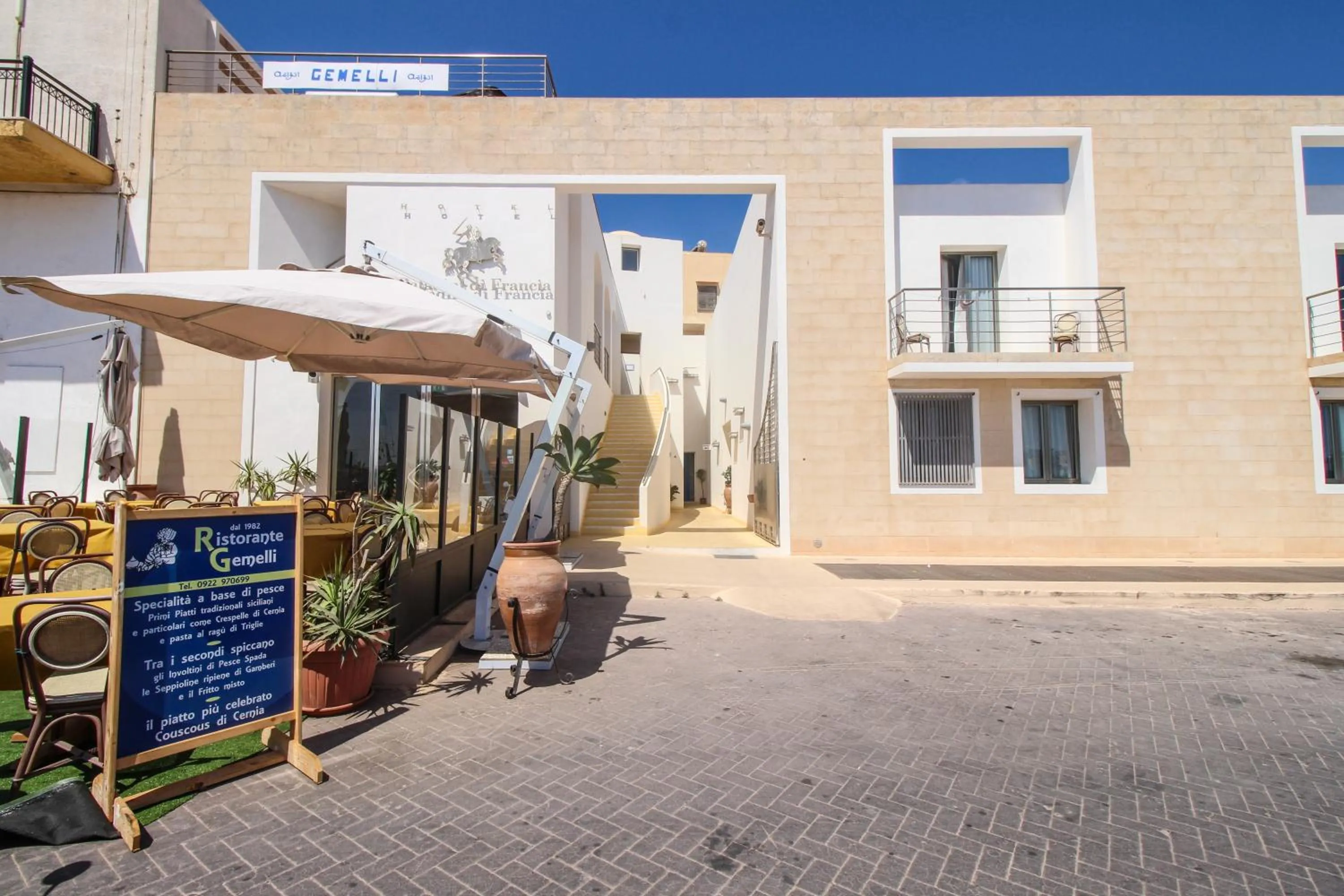 Day in Hotel Paladini di Francia