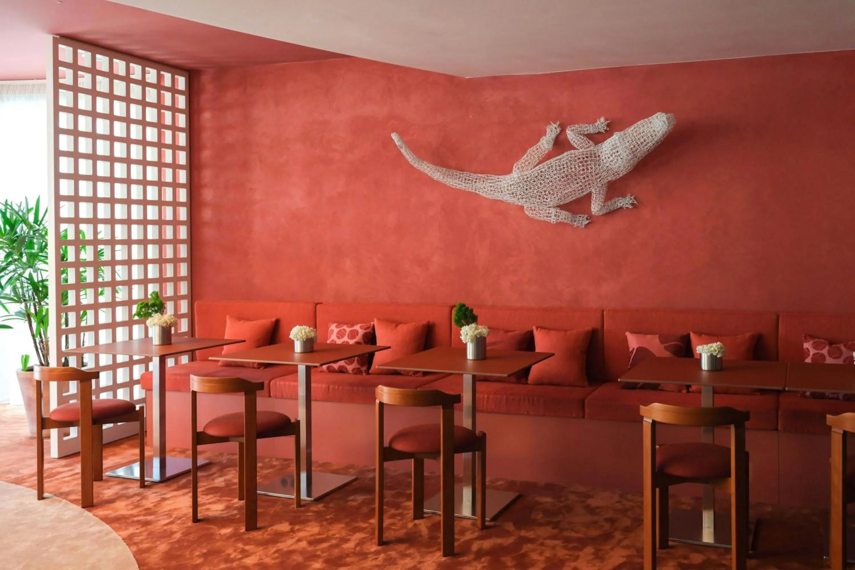 Restaurant/places to eat in Le Méridien Beach Plaza