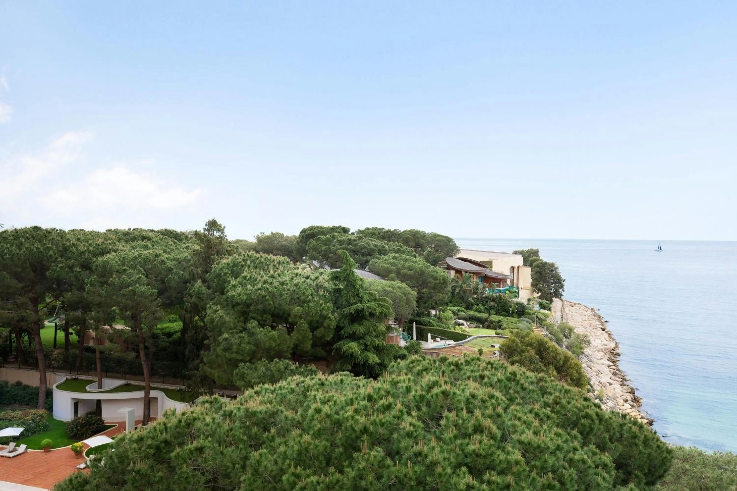 Photo of the whole room in Le Méridien Beach Plaza
