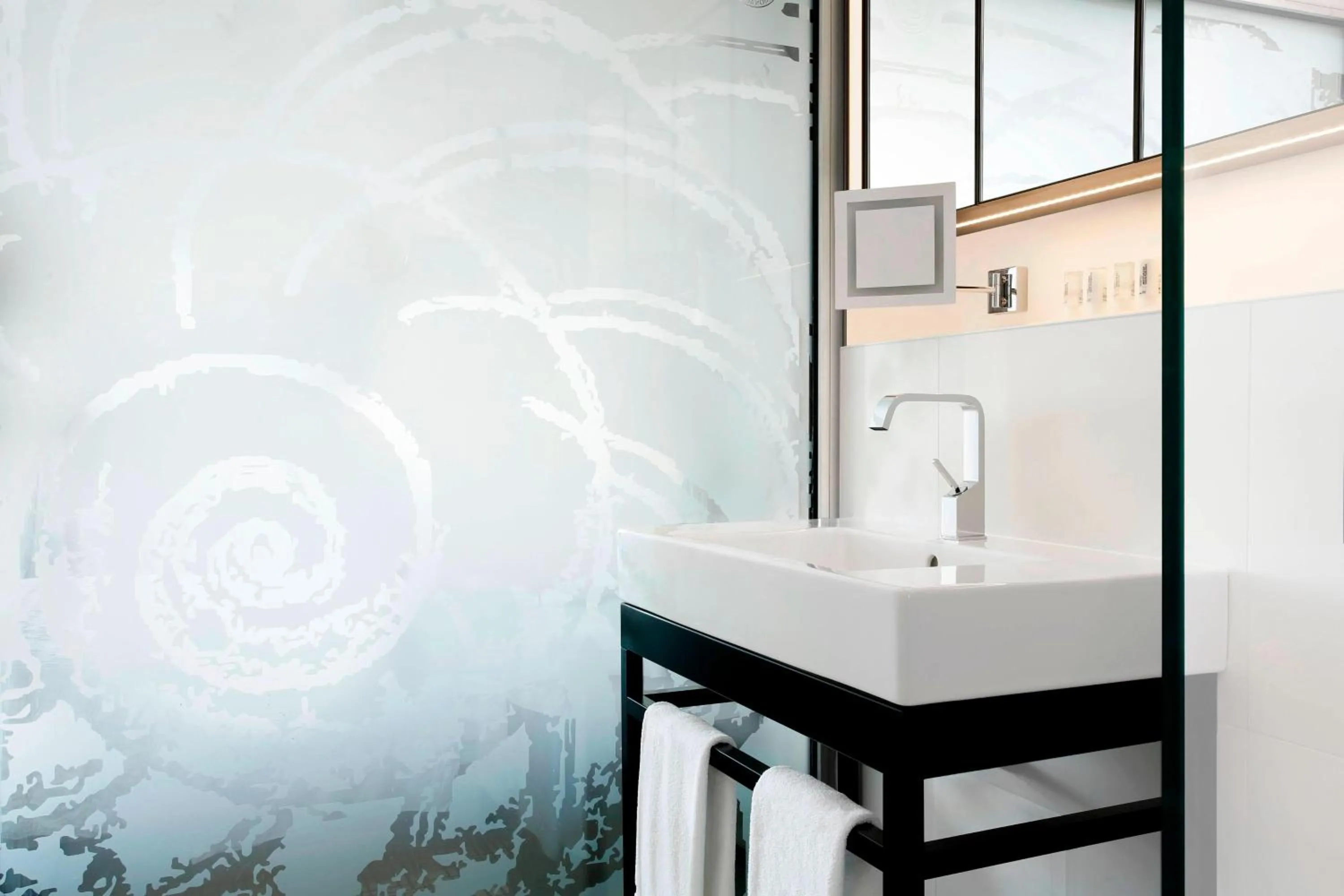 Bathroom in Le Méridien Beach Plaza