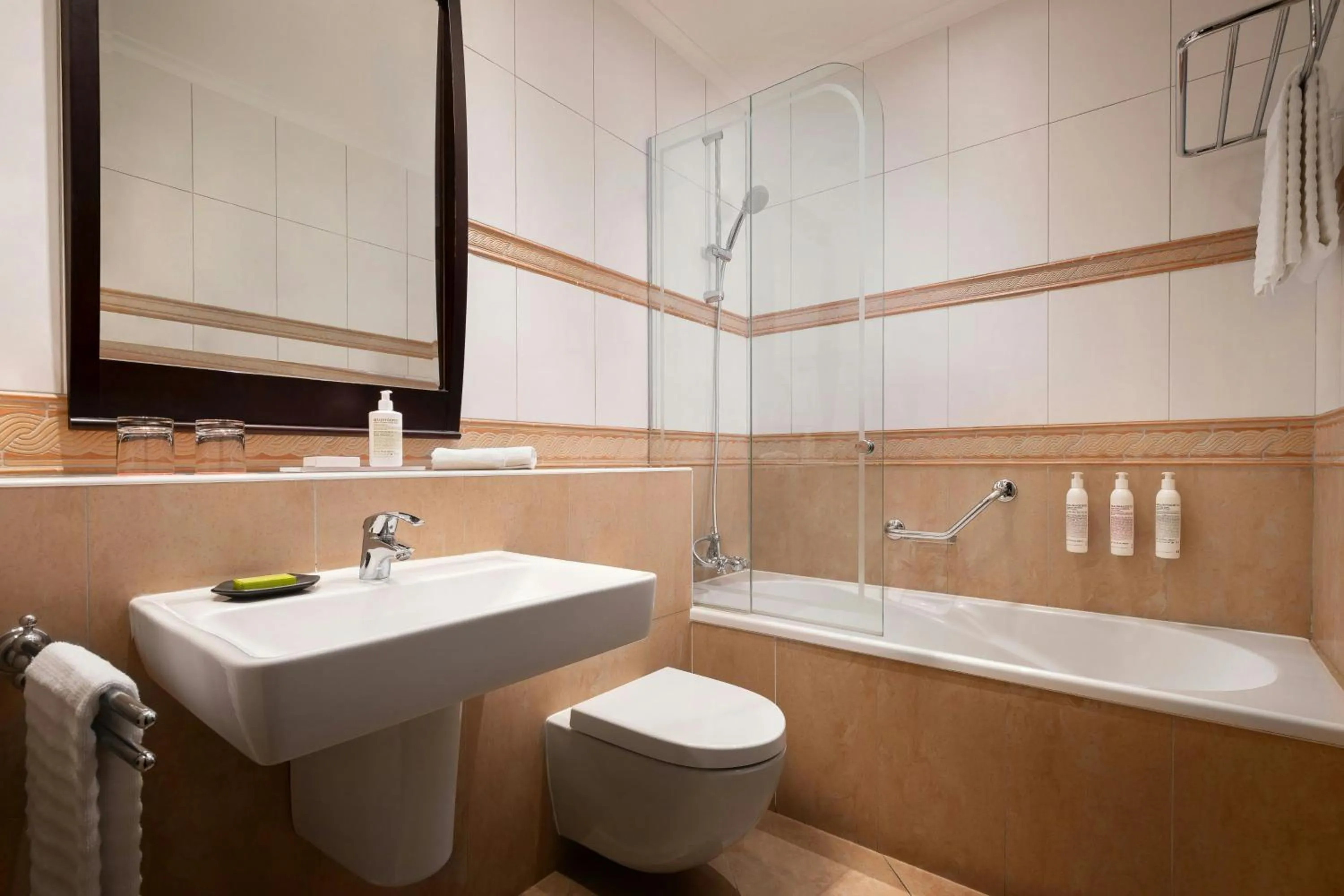 Bathroom in Le Méridien Beach Plaza