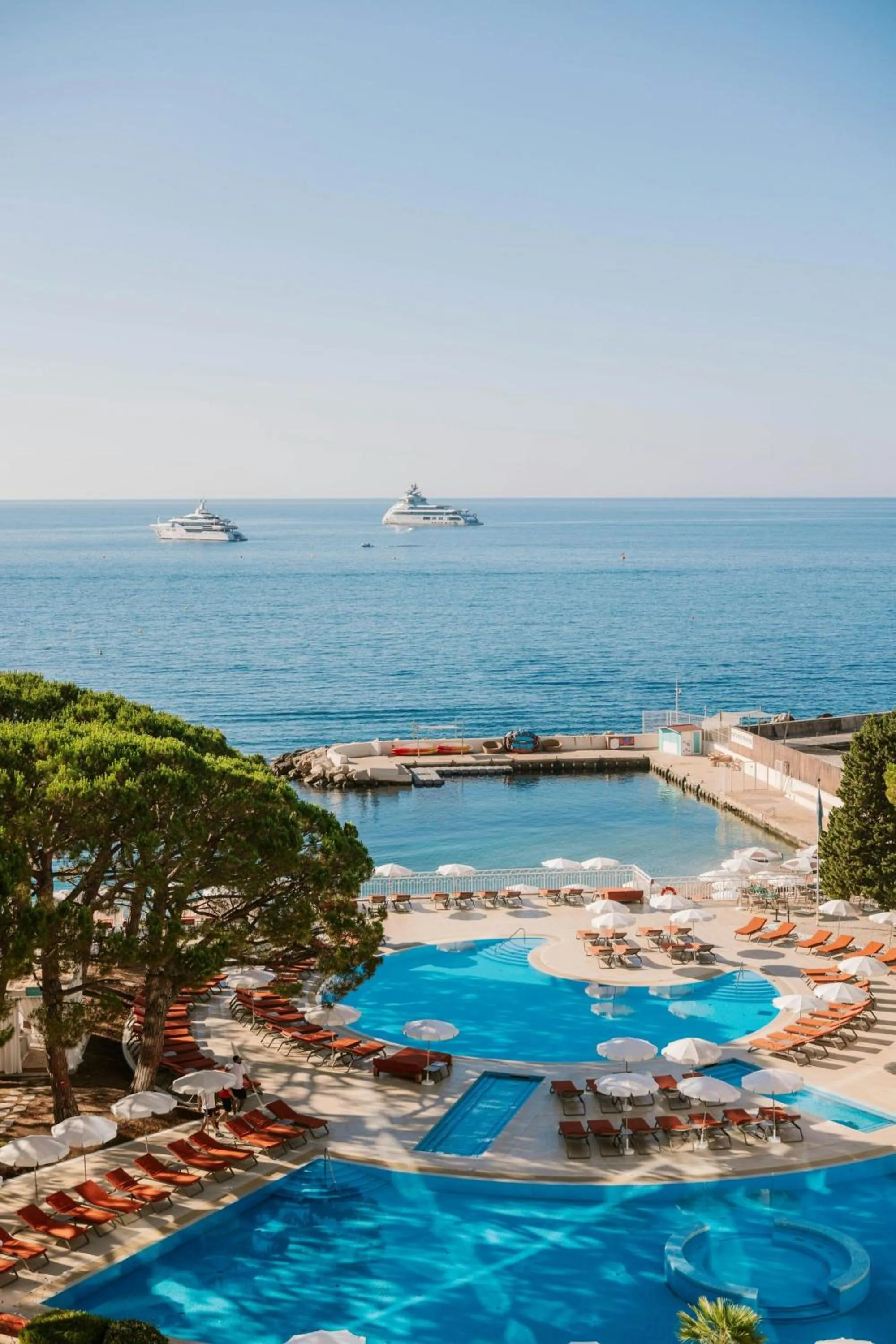 Swimming pool in Le Méridien Beach Plaza