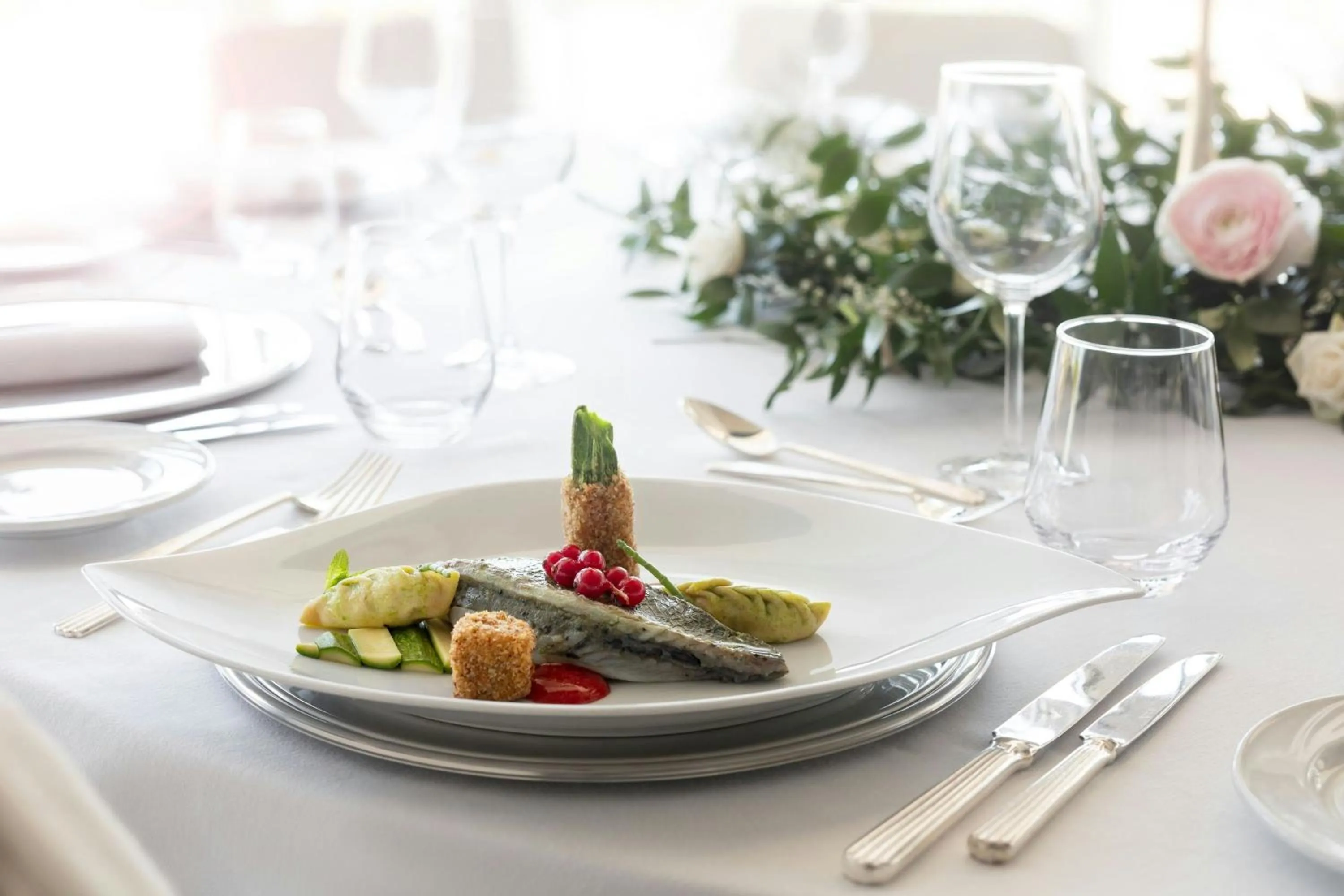 Banquet/Function facilities in Le Méridien Beach Plaza