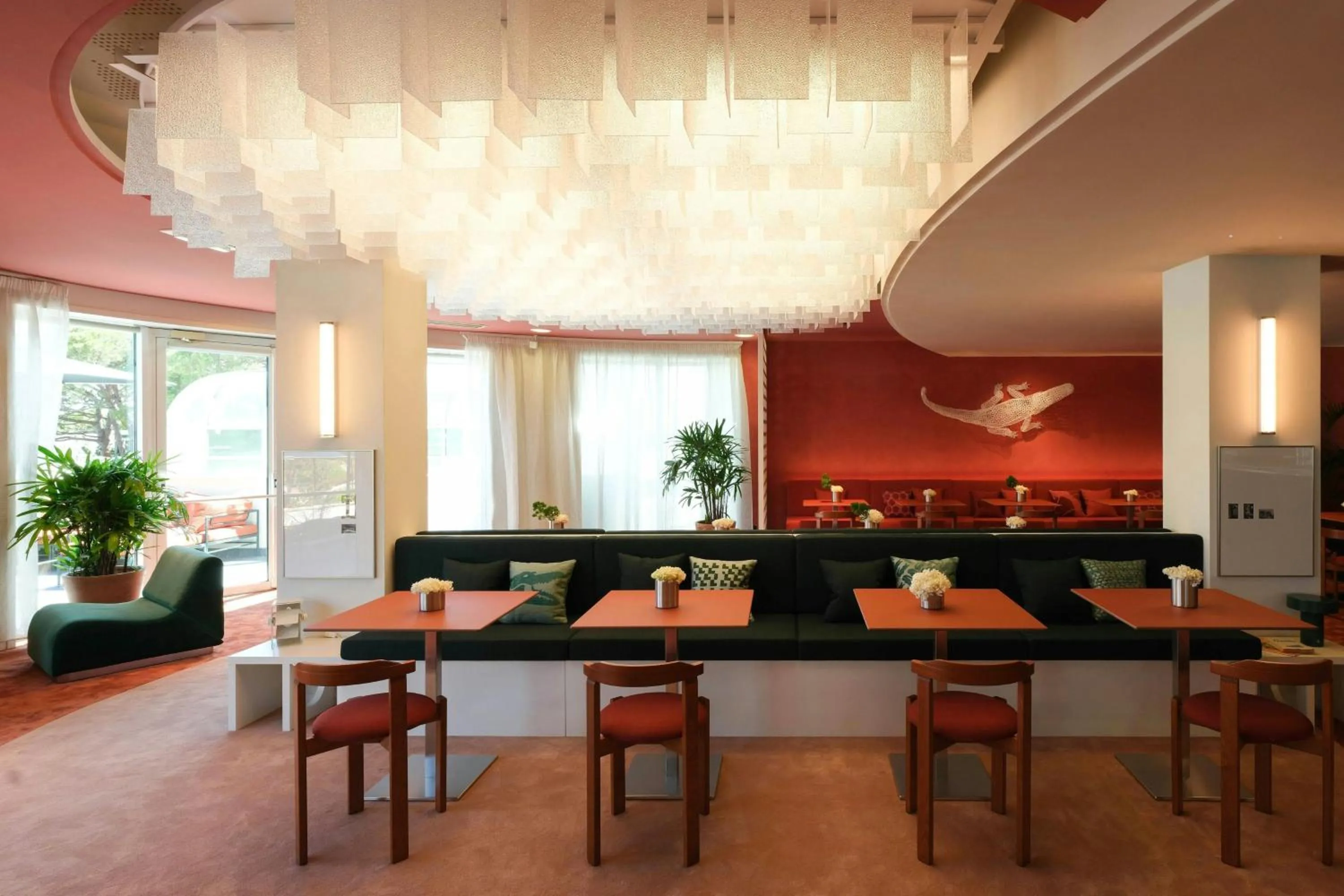 Restaurant/places to eat in Le Méridien Beach Plaza