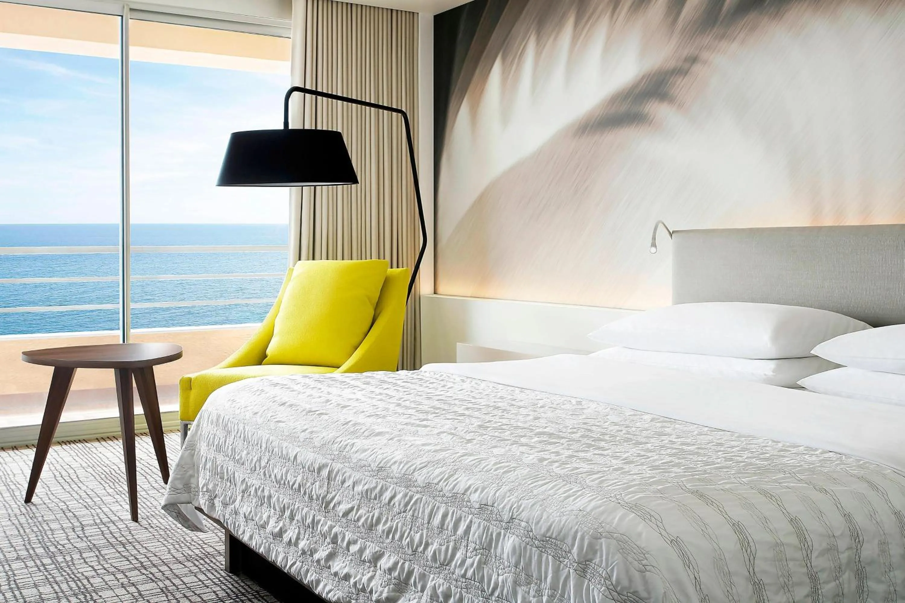 Photo of the whole room, Bed in Le Méridien Beach Plaza