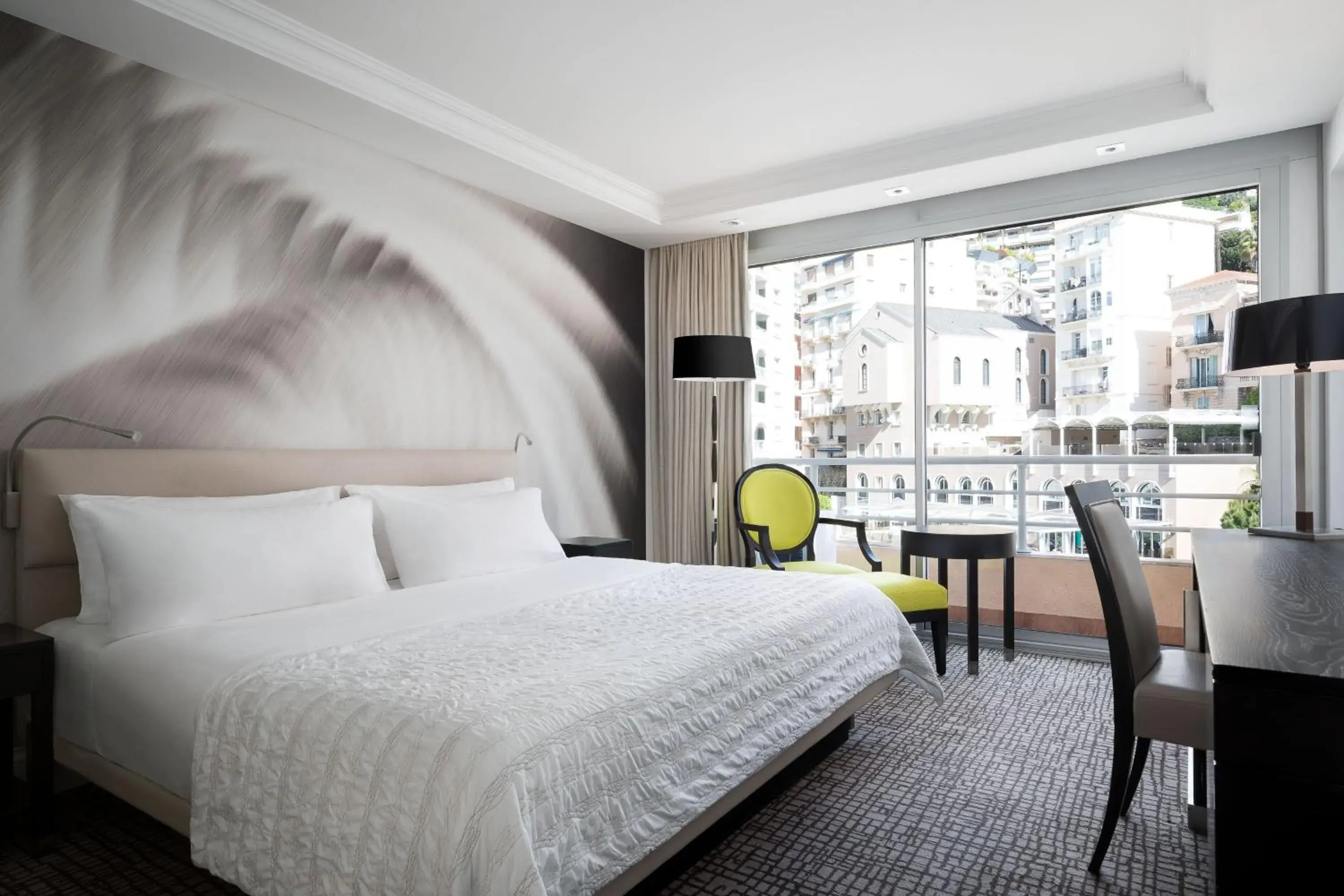 Classic, Guest room, 1 King, City view in Le Méridien Beach Plaza Classic, Guest room, 1 King, City view in Le Méridien Beach Plaza