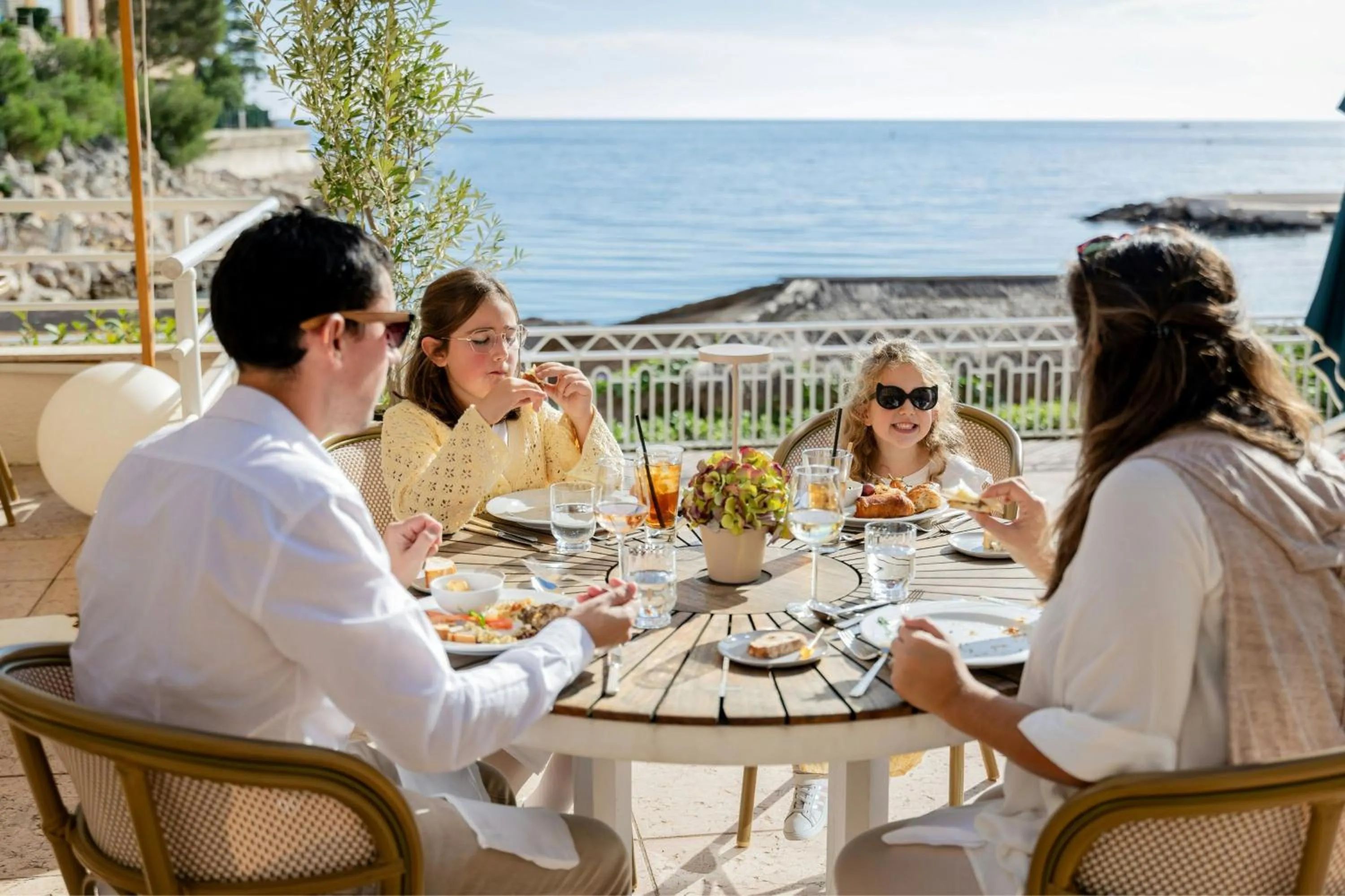 Restaurant/places to eat in Le Méridien Beach Plaza