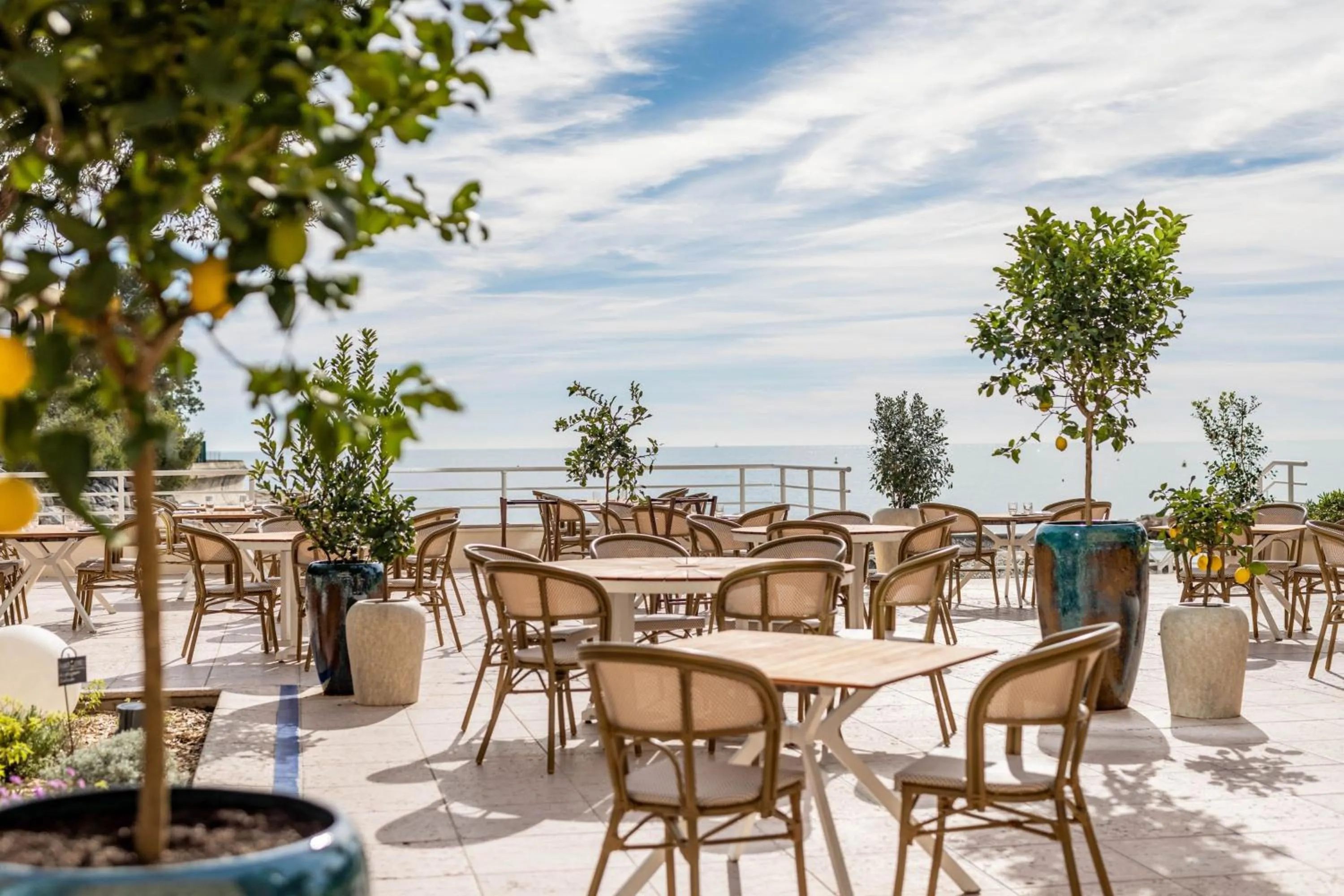 Restaurant/places to eat in Le Méridien Beach Plaza