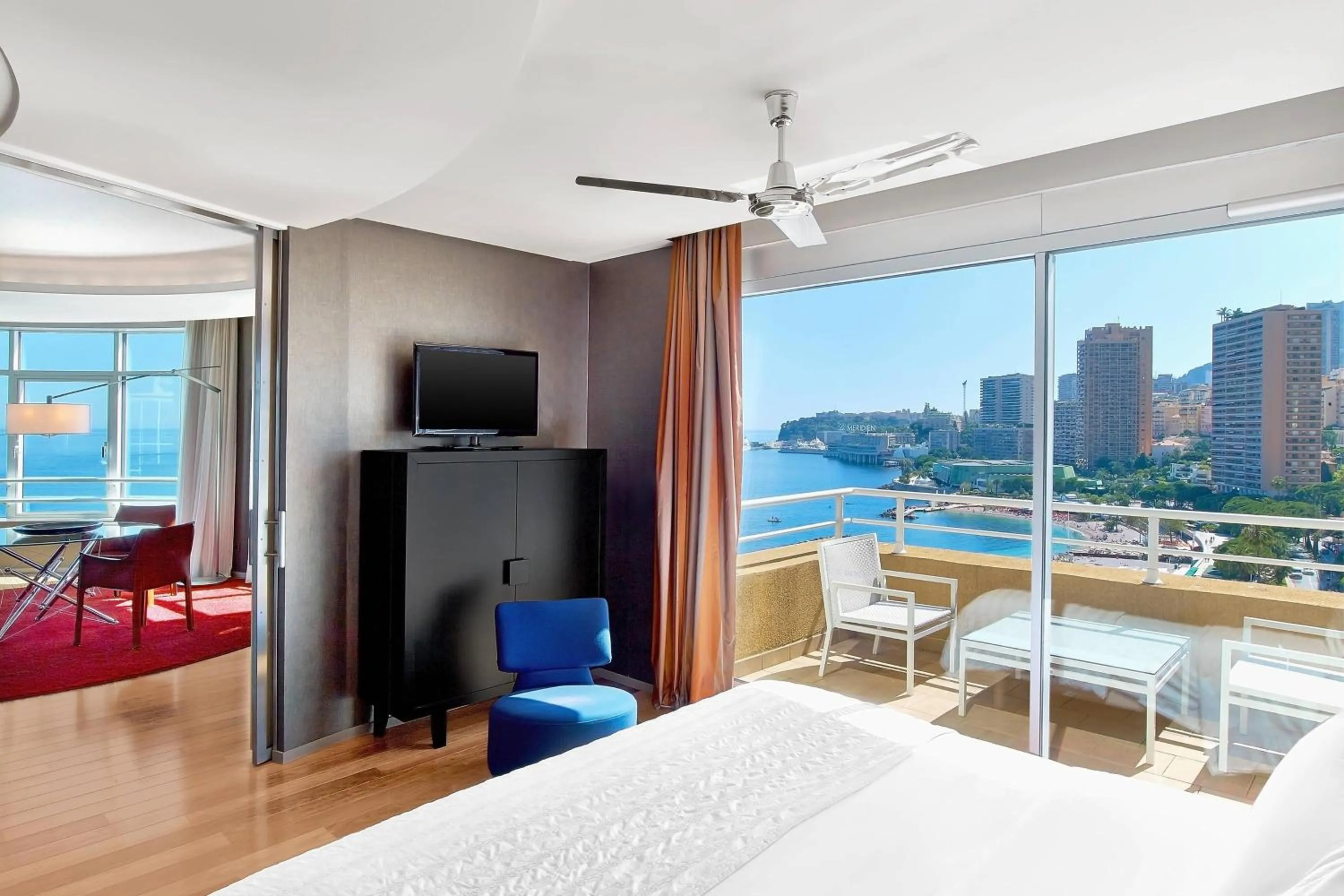 Photo of the whole room, Bed in Le Méridien Beach Plaza