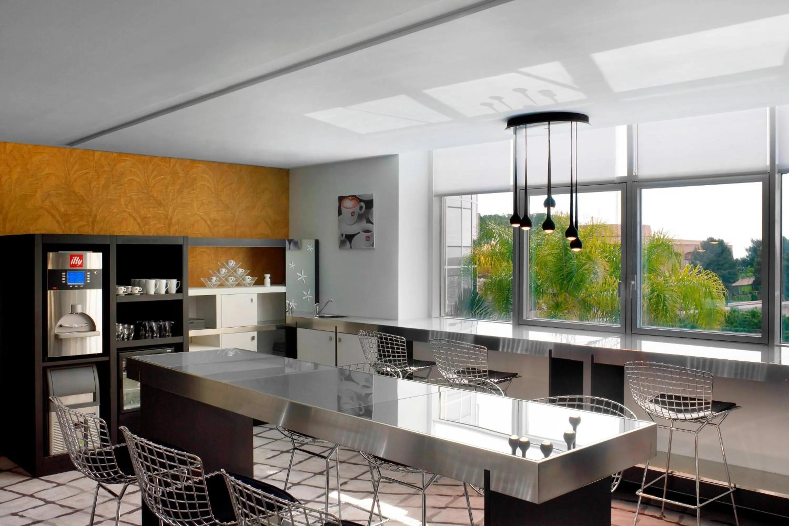 Meeting/conference room in Le Méridien Beach Plaza