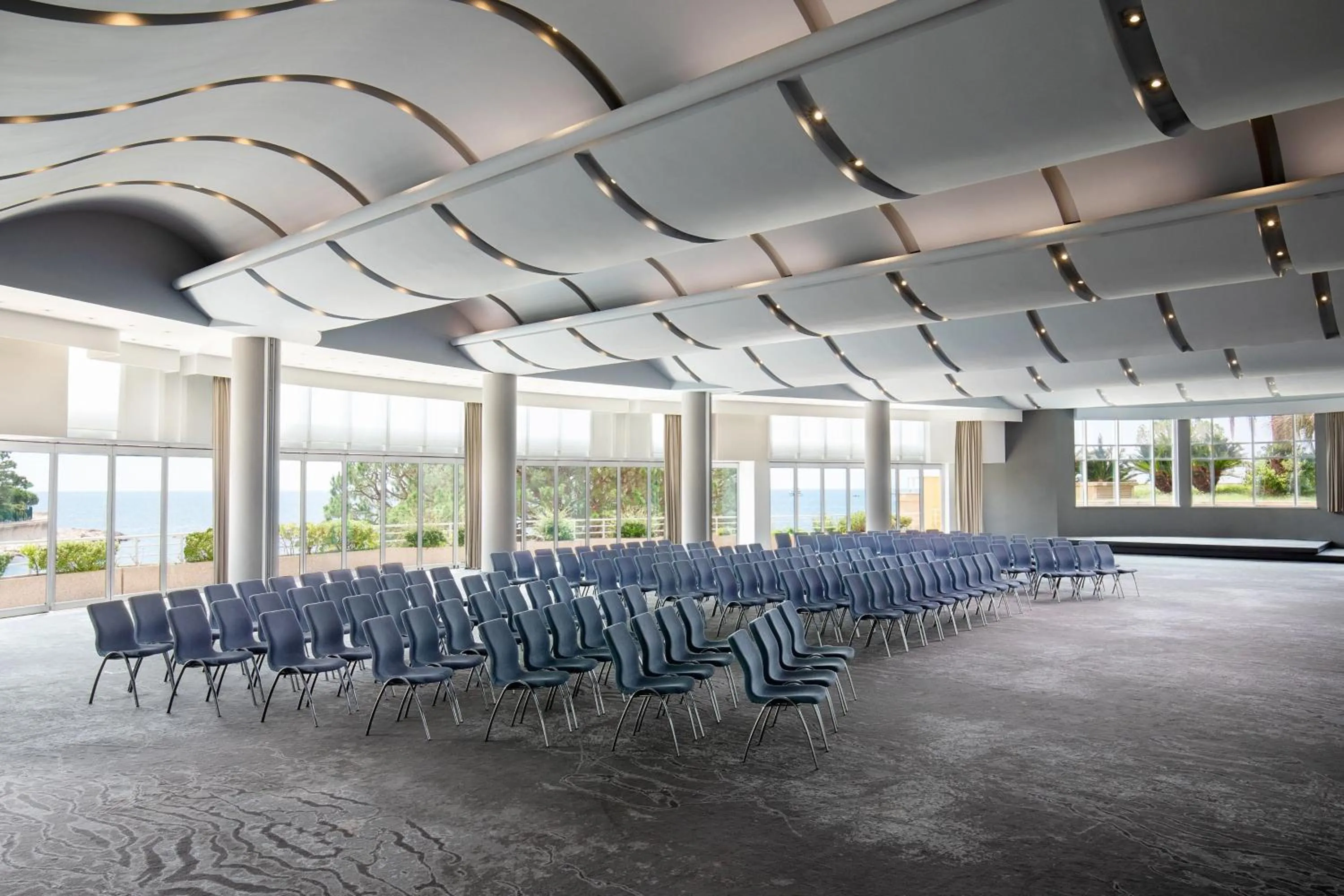 Meeting/conference room in Le Méridien Beach Plaza
