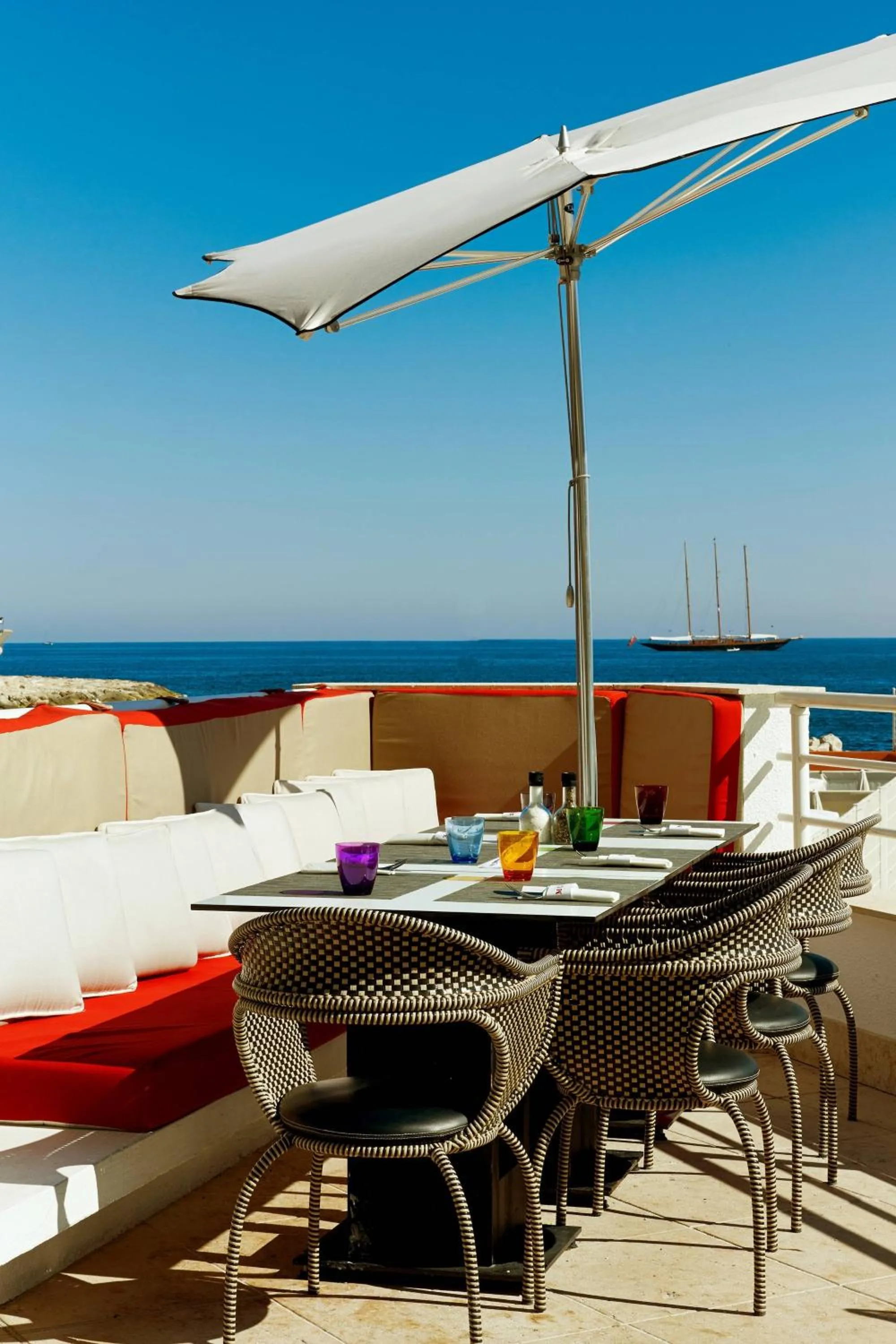 Restaurant/places to eat in Le Méridien Beach Plaza