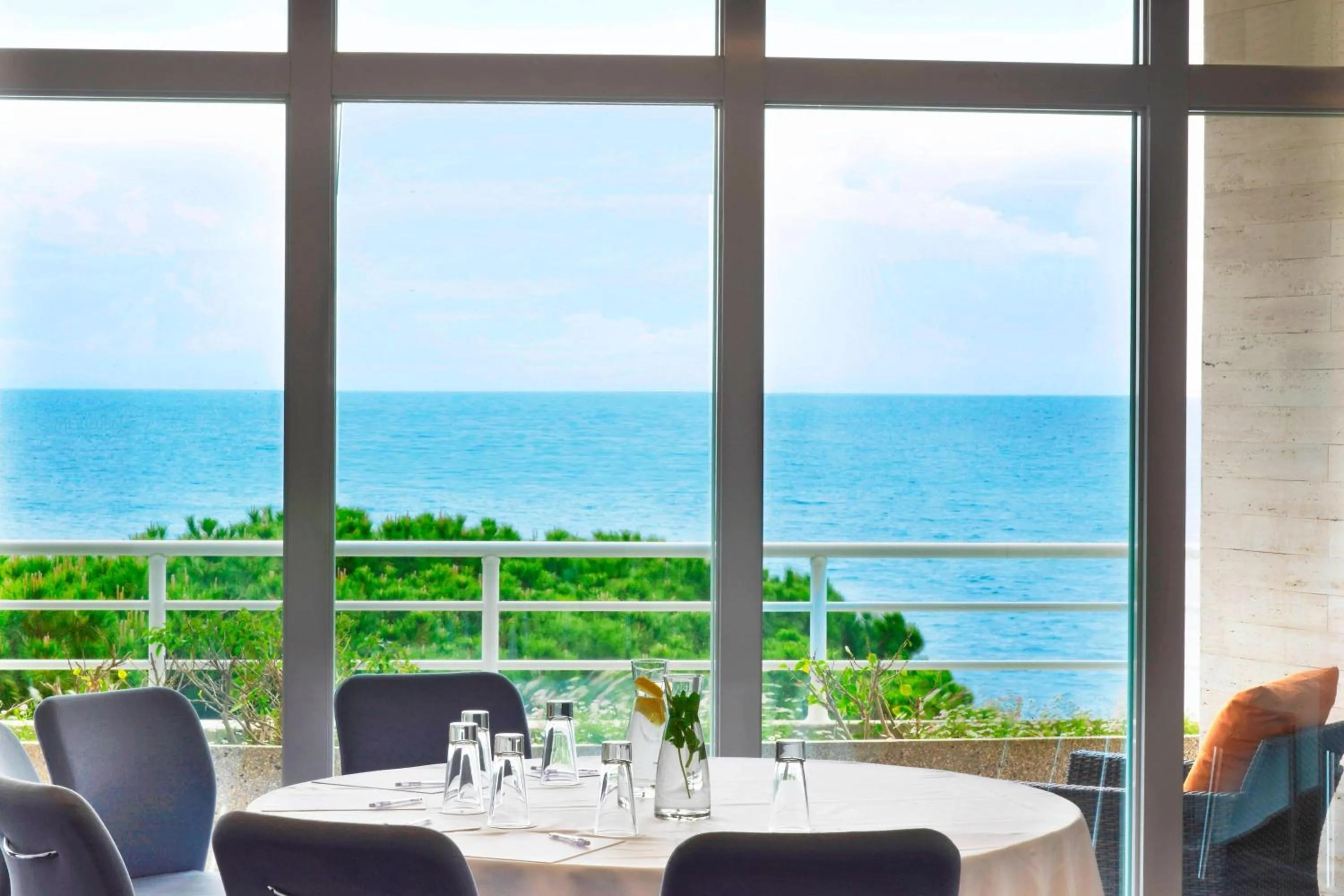 Meeting/conference room in Le Méridien Beach Plaza