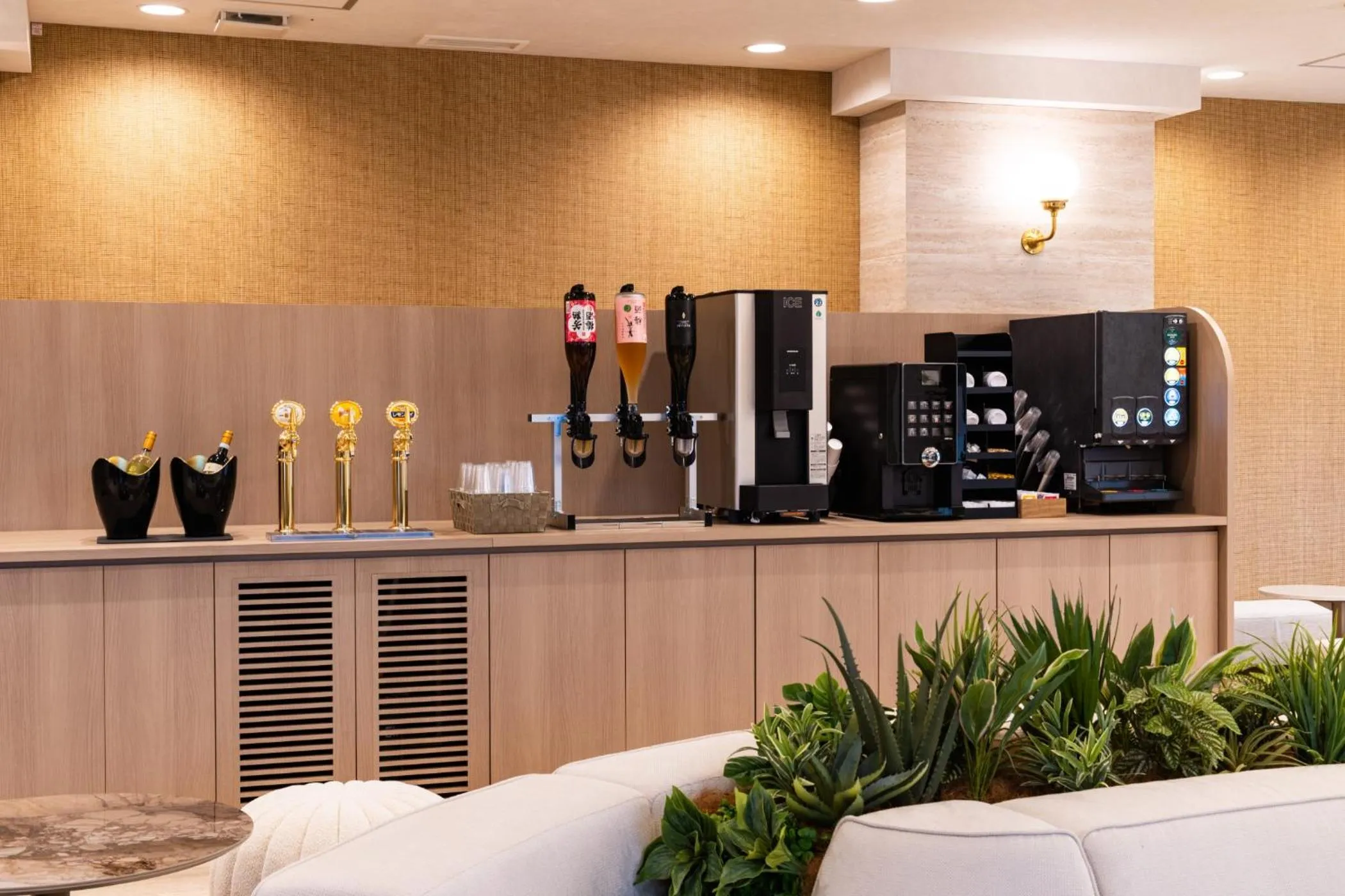 Lounge or bar in Ooedo Onsen Monogatari Premium Shima Saichoraku