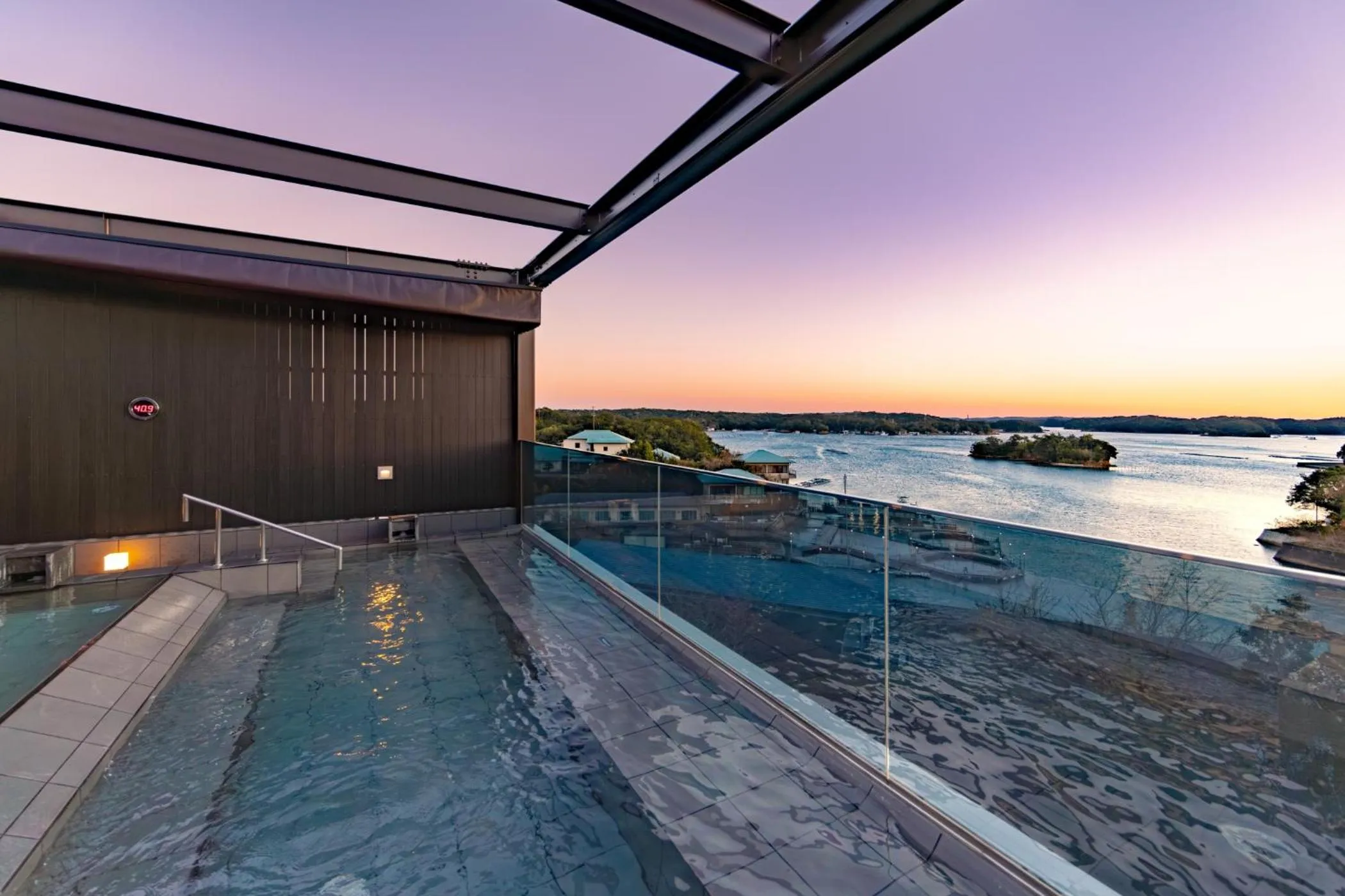 Hot Spring Bath in Ooedo Onsen Monogatari Premium Shima Saichoraku