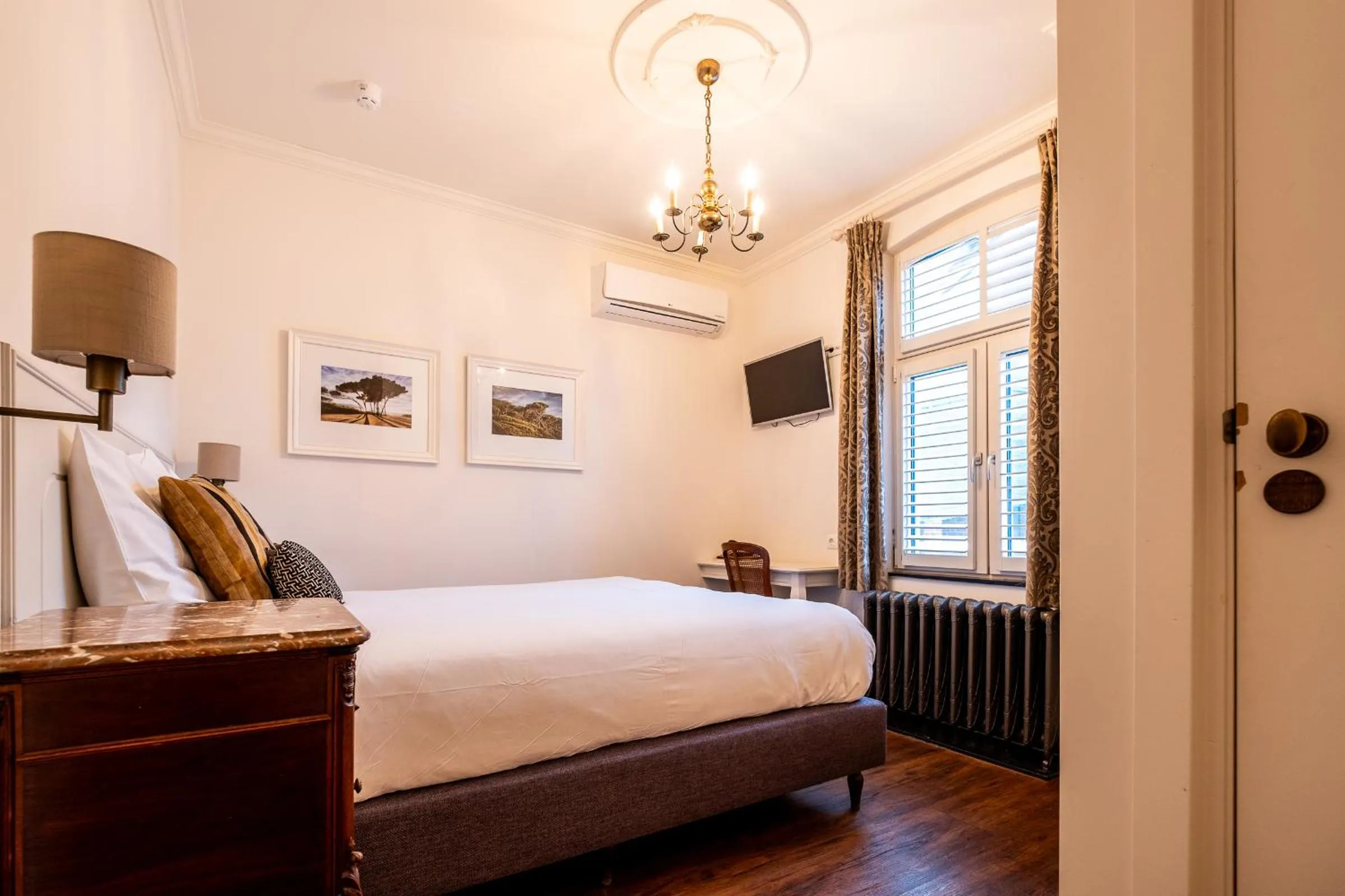 Bed in Hotel Restaurant Café Parkzicht