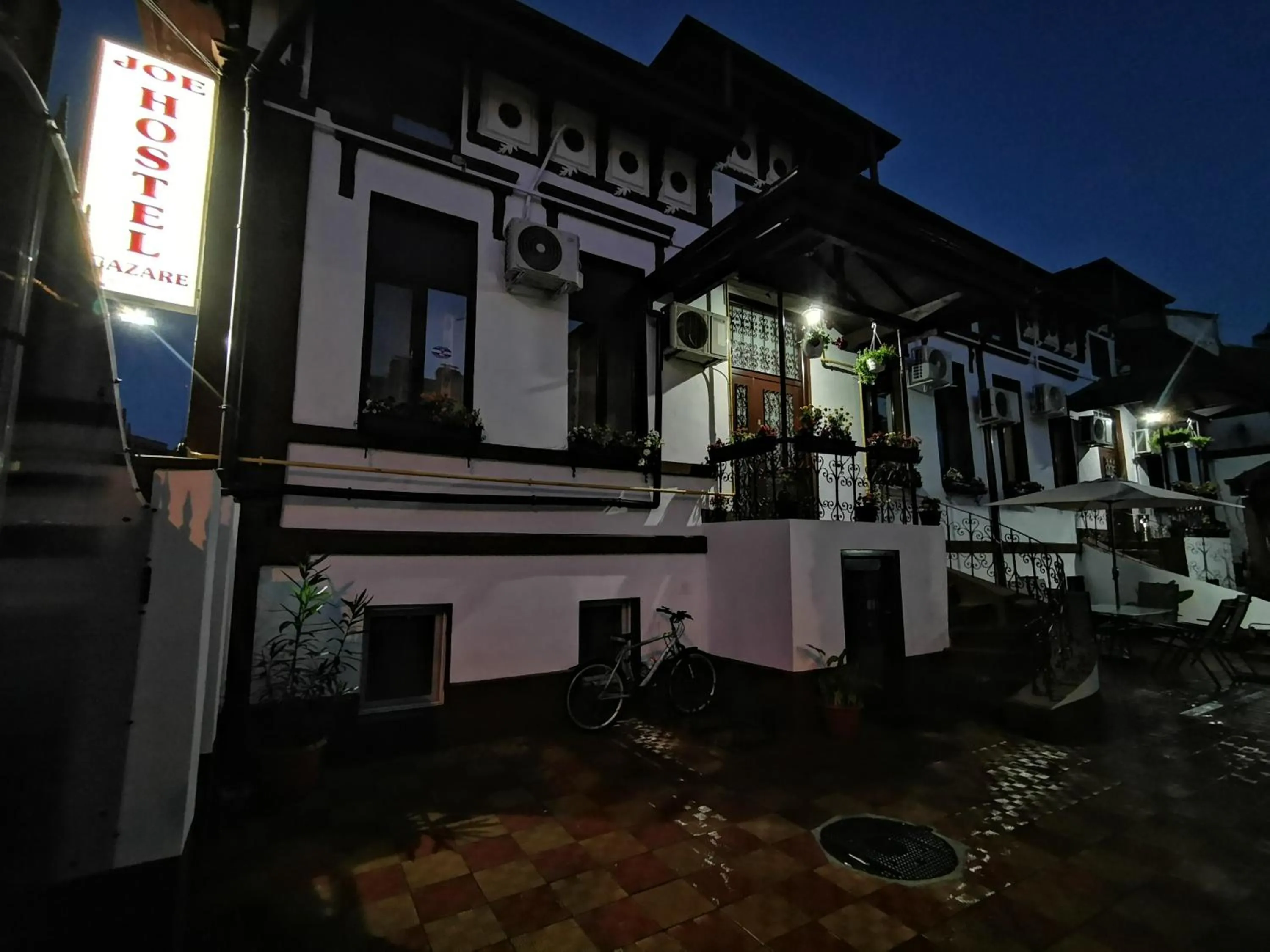 Joe Hostel