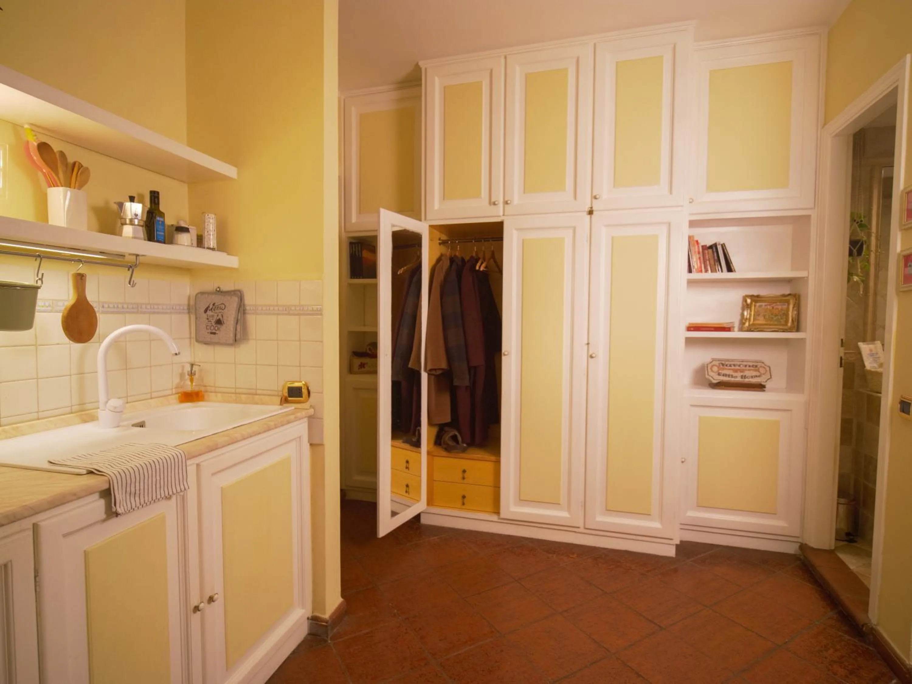 Photo of the whole room in Navona Little Home