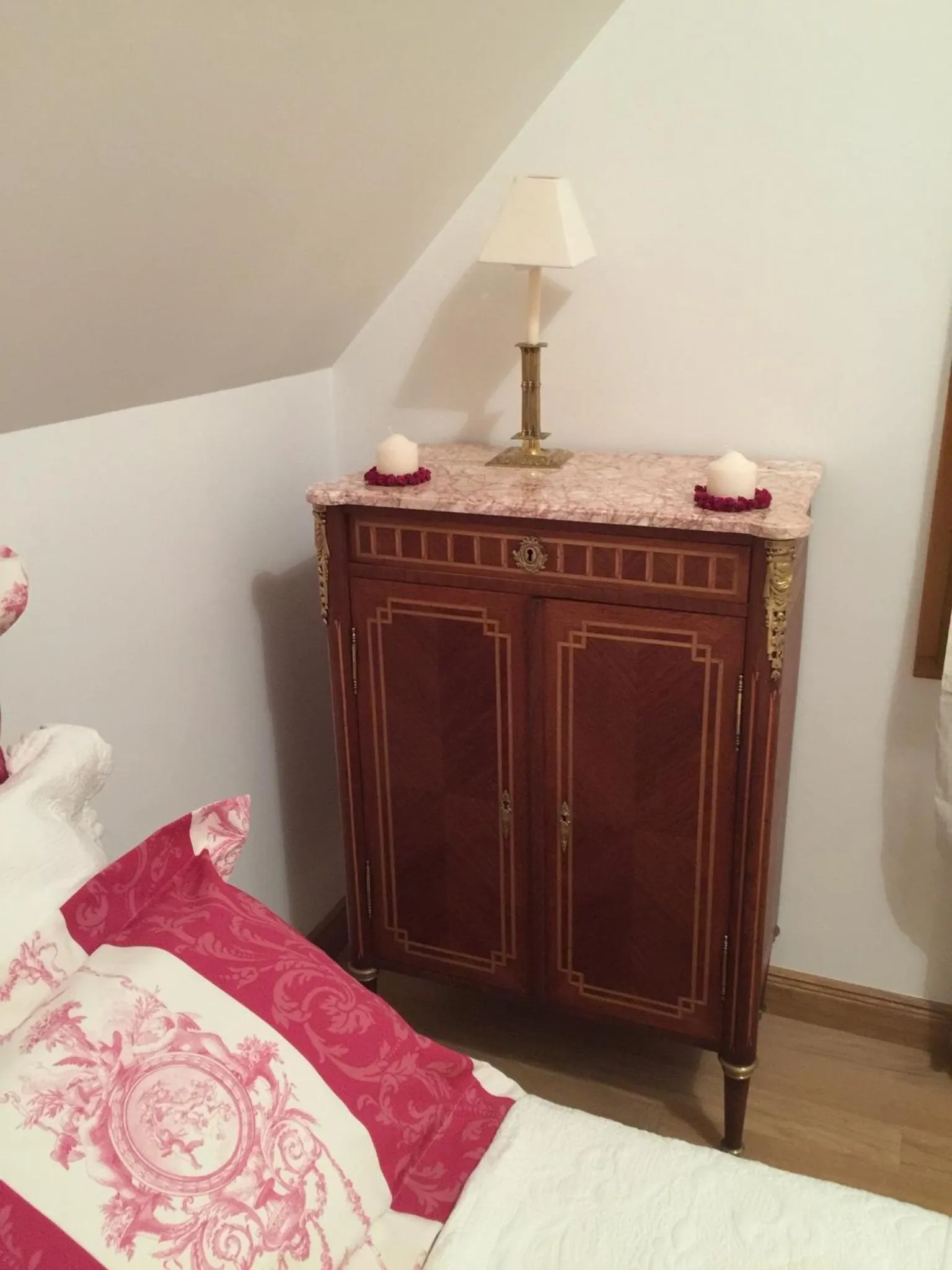 Decorative detail, Bed in Les Prémices De La Forêt