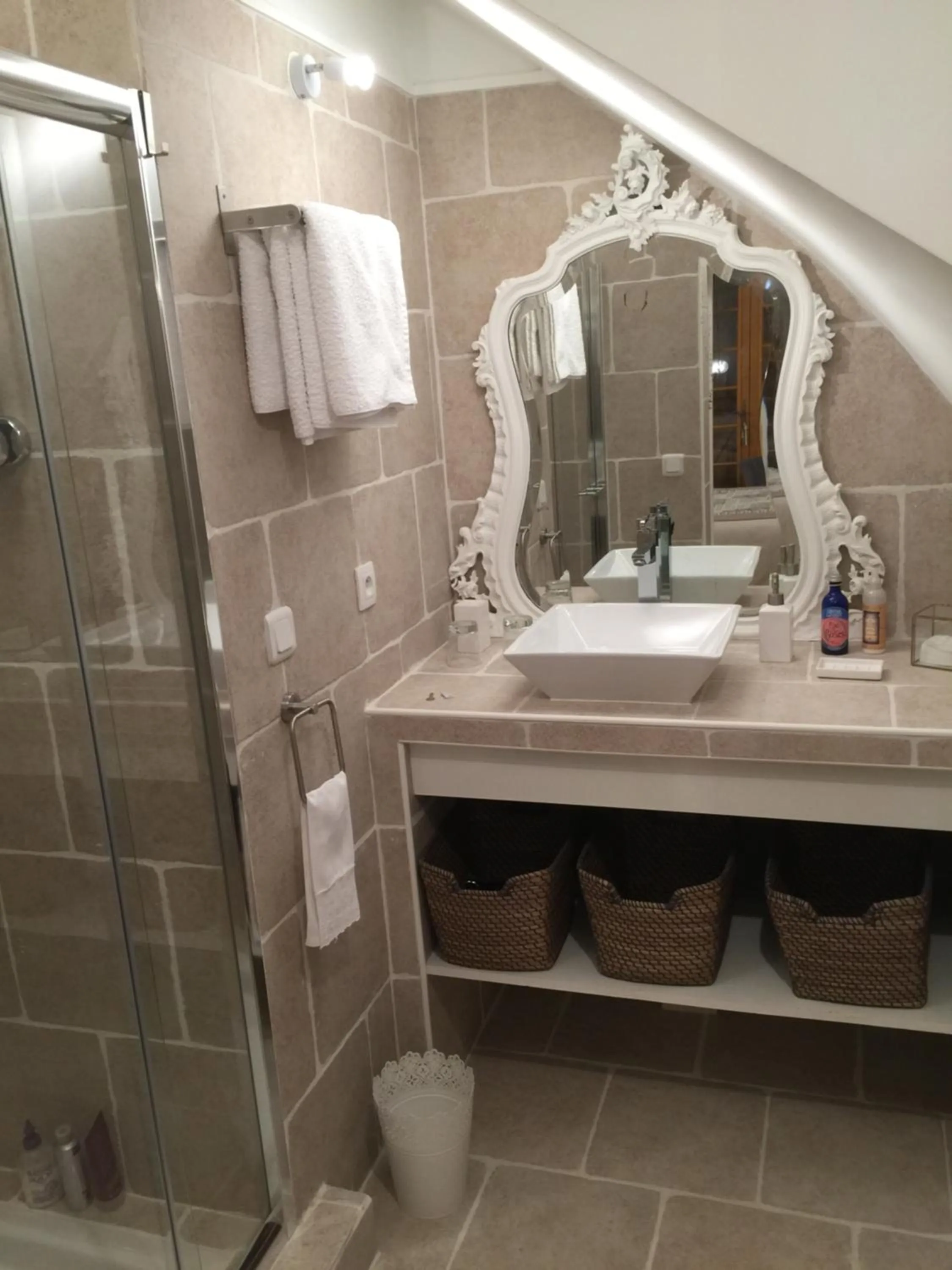 Shower in Les Prémices De La Forêt