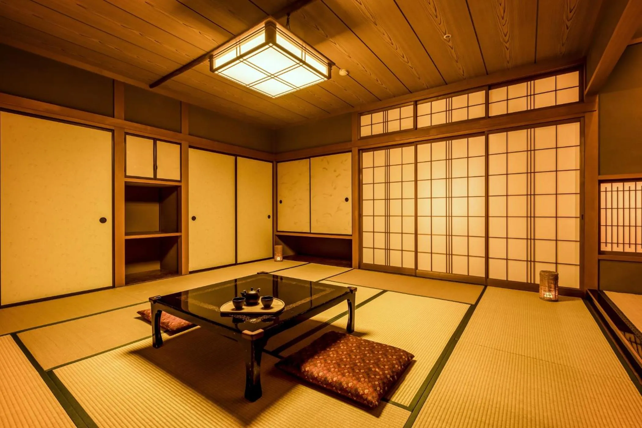 Photo of the whole room in Ooedo Onsen Monogatari Awazu Grand Hotel
