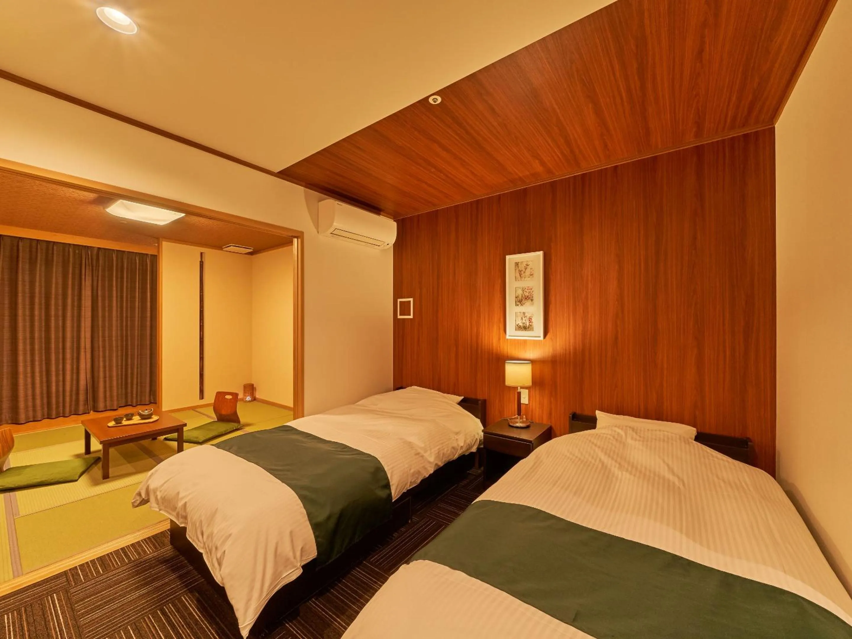 Photo of the whole room, Bed in Yukai Resort Ureshinokan