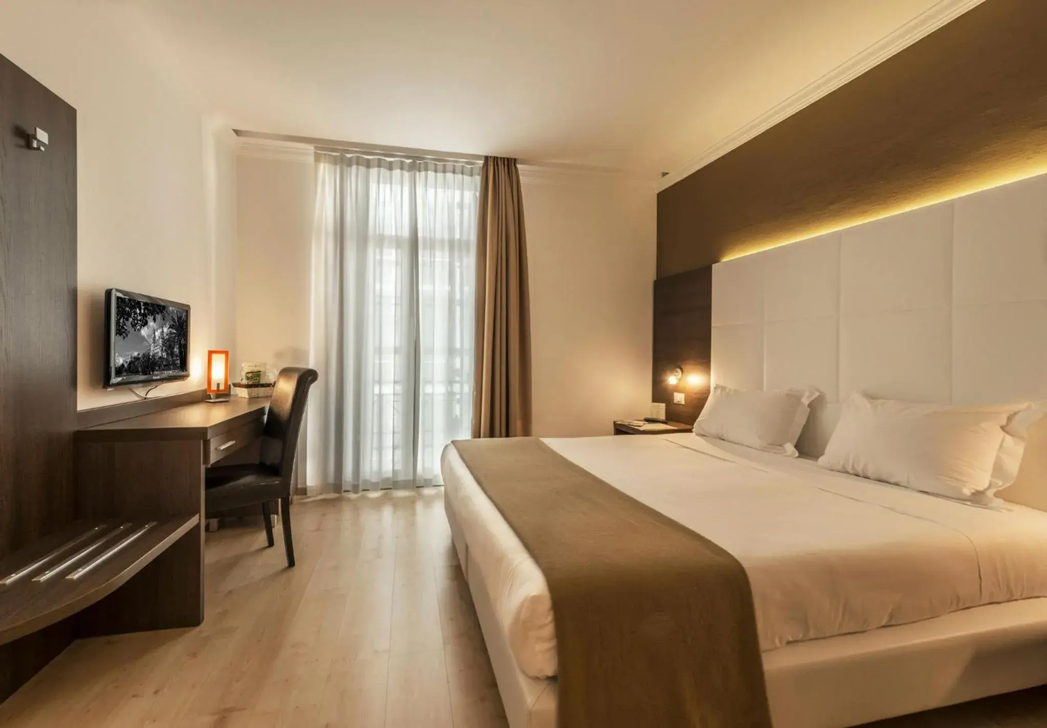 Bed in Ambassador-Monaco Bed in Ambassador-Monaco