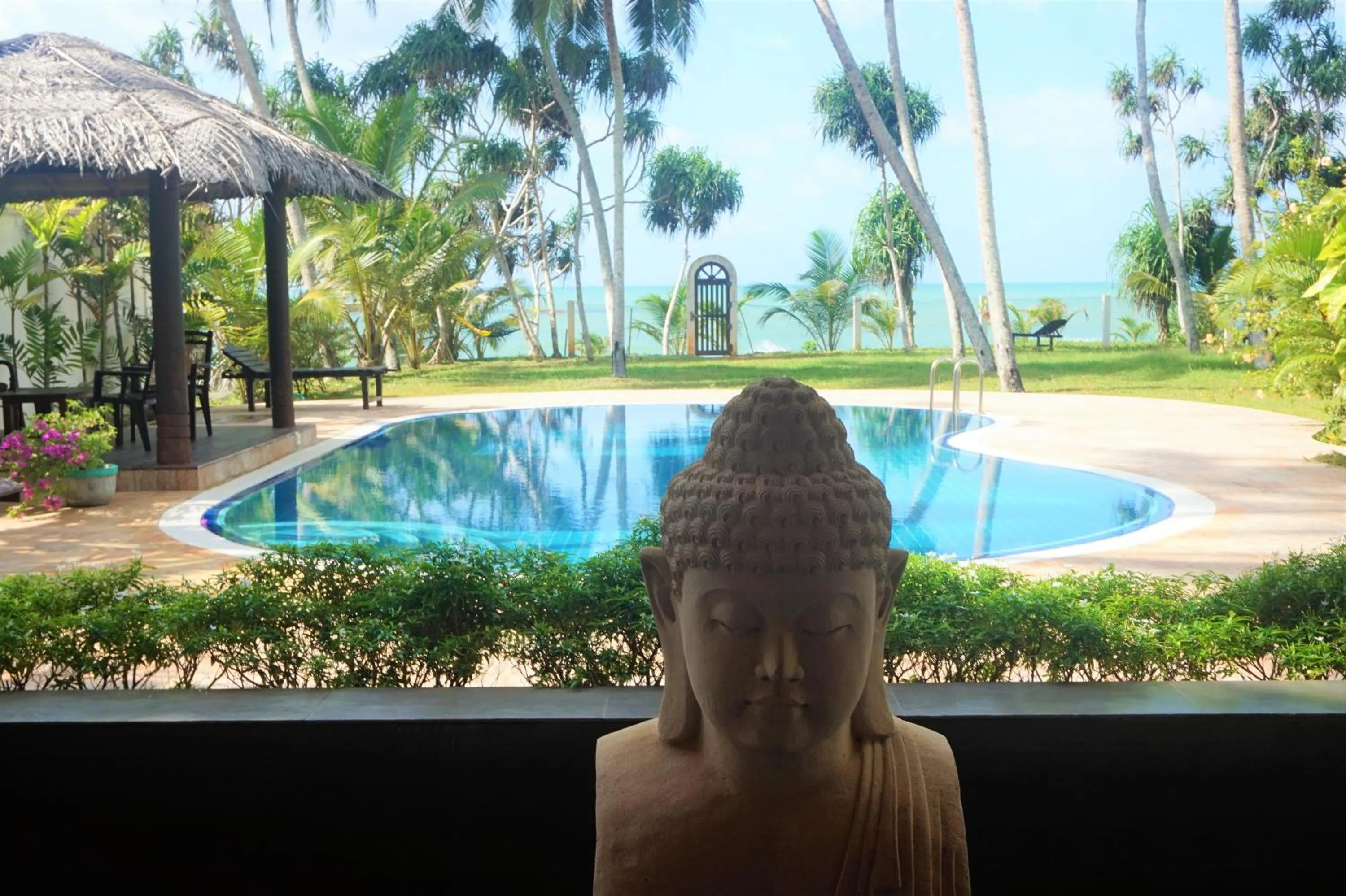 Lanka Beach Boutique Bungalows & Grand Villa
