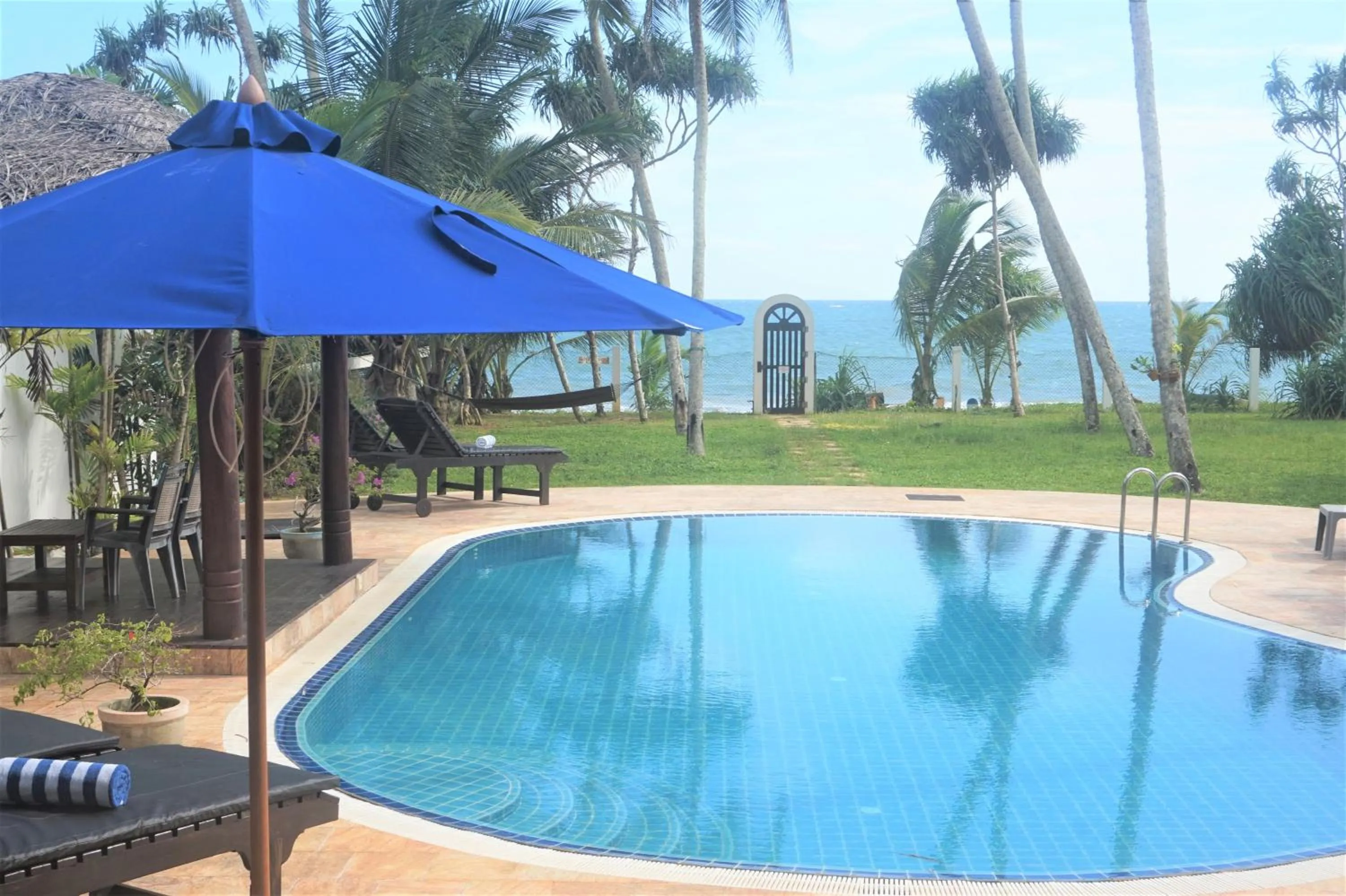 Lanka Beach Boutique Bungalows & Grand Villa