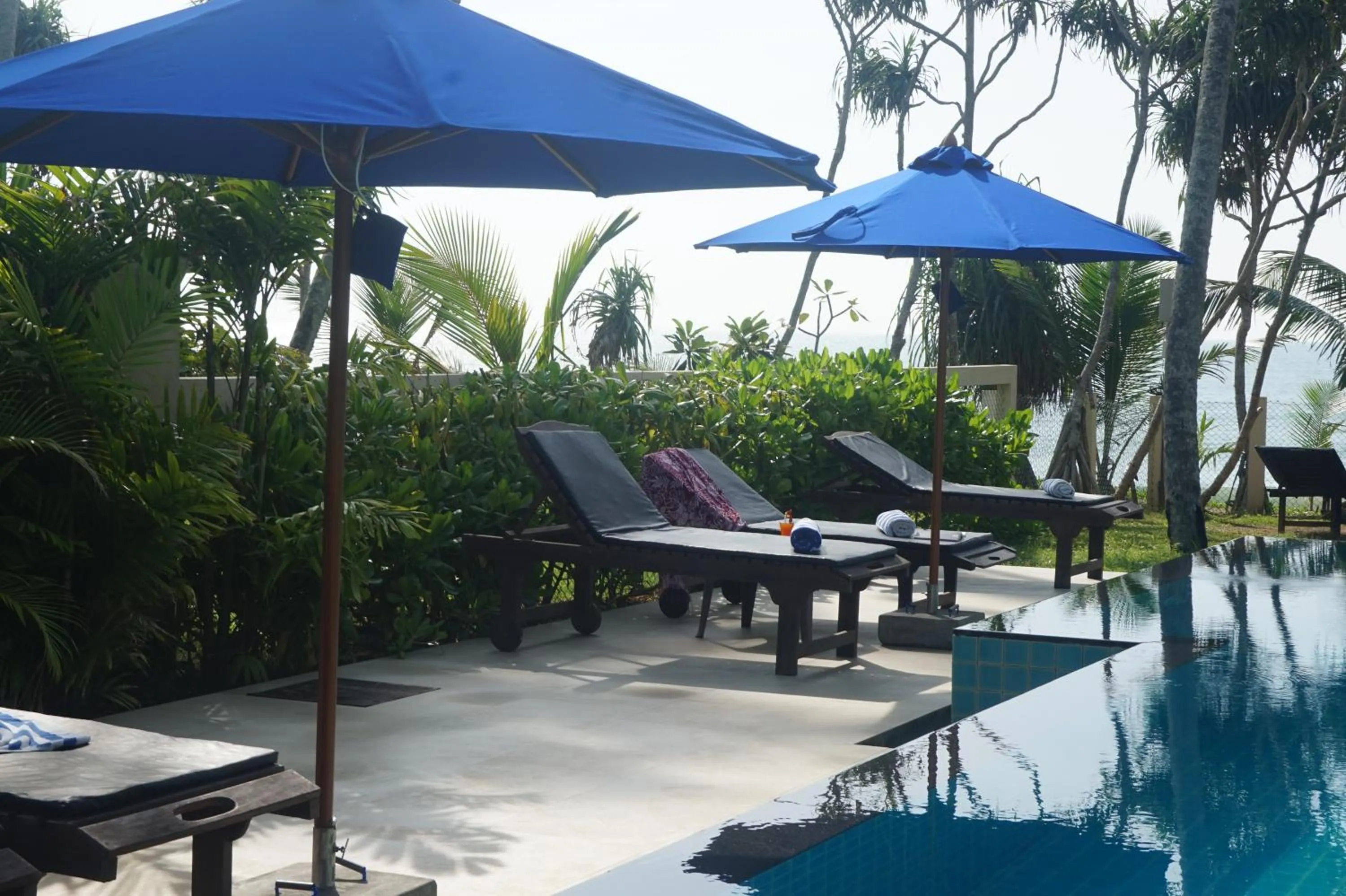 Swimming pool in Lanka Beach Boutique Bungalows & Grand Villa