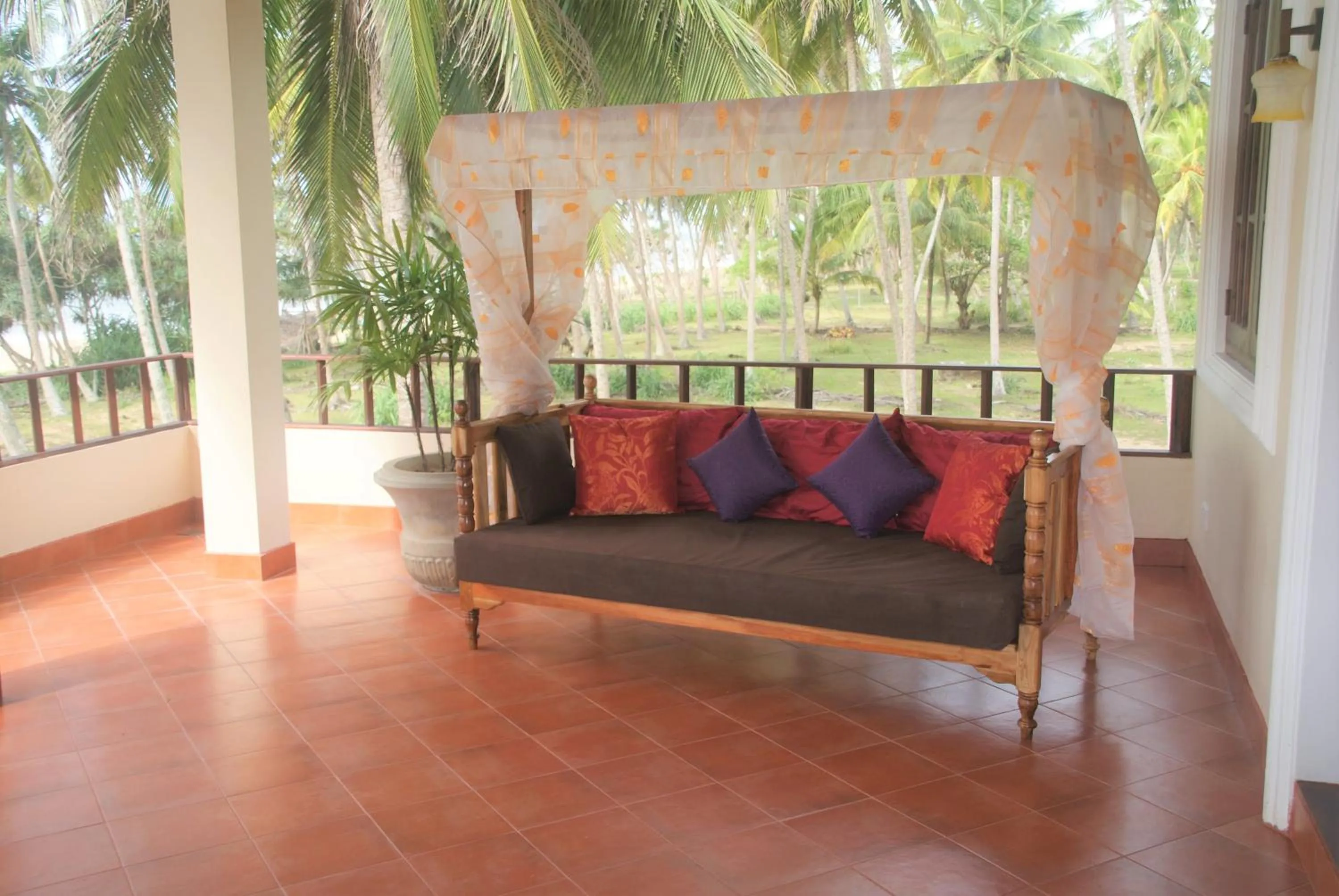 Lanka Beach Boutique Bungalows & Grand Villa