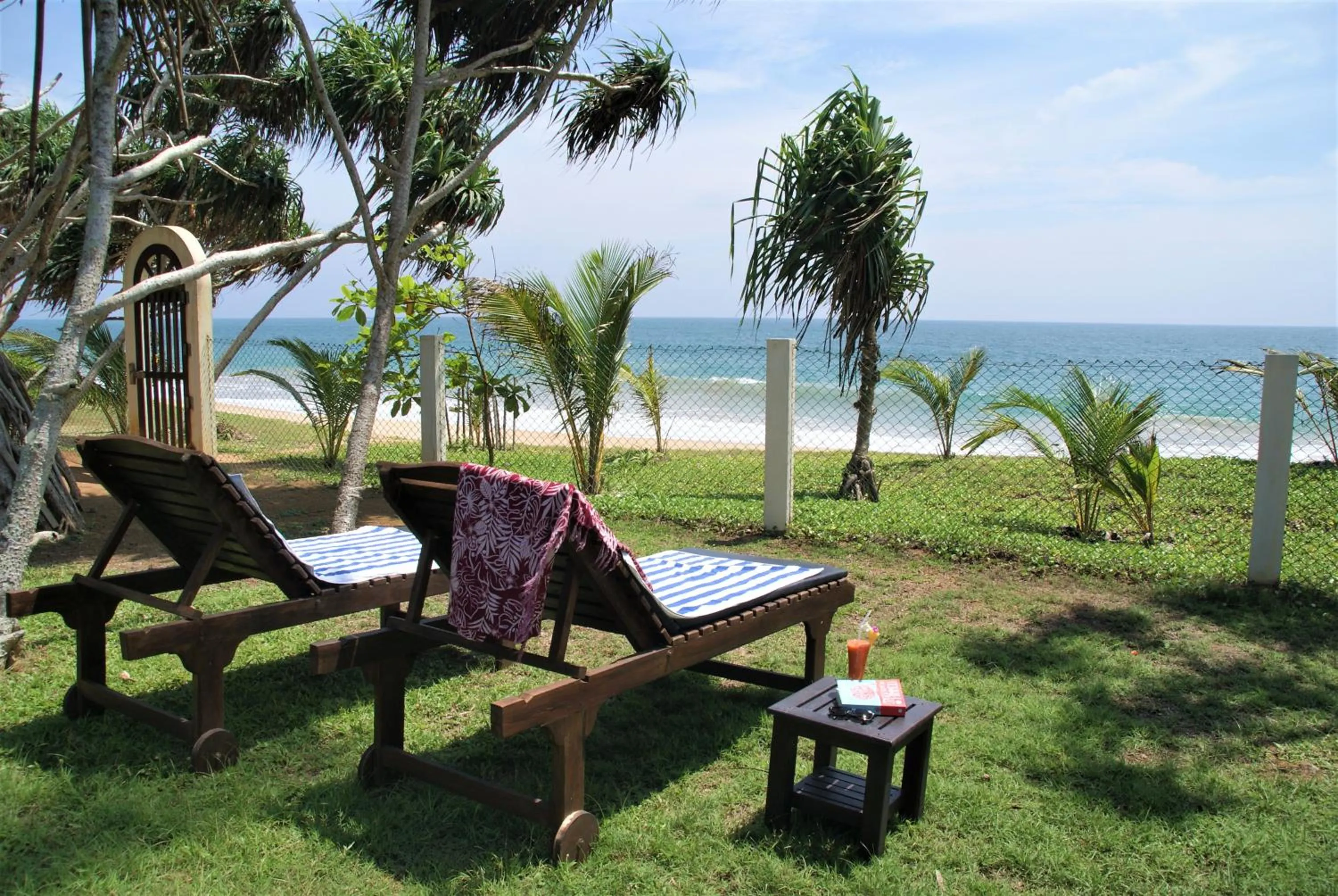Lanka Beach Boutique Bungalows & Grand Villa