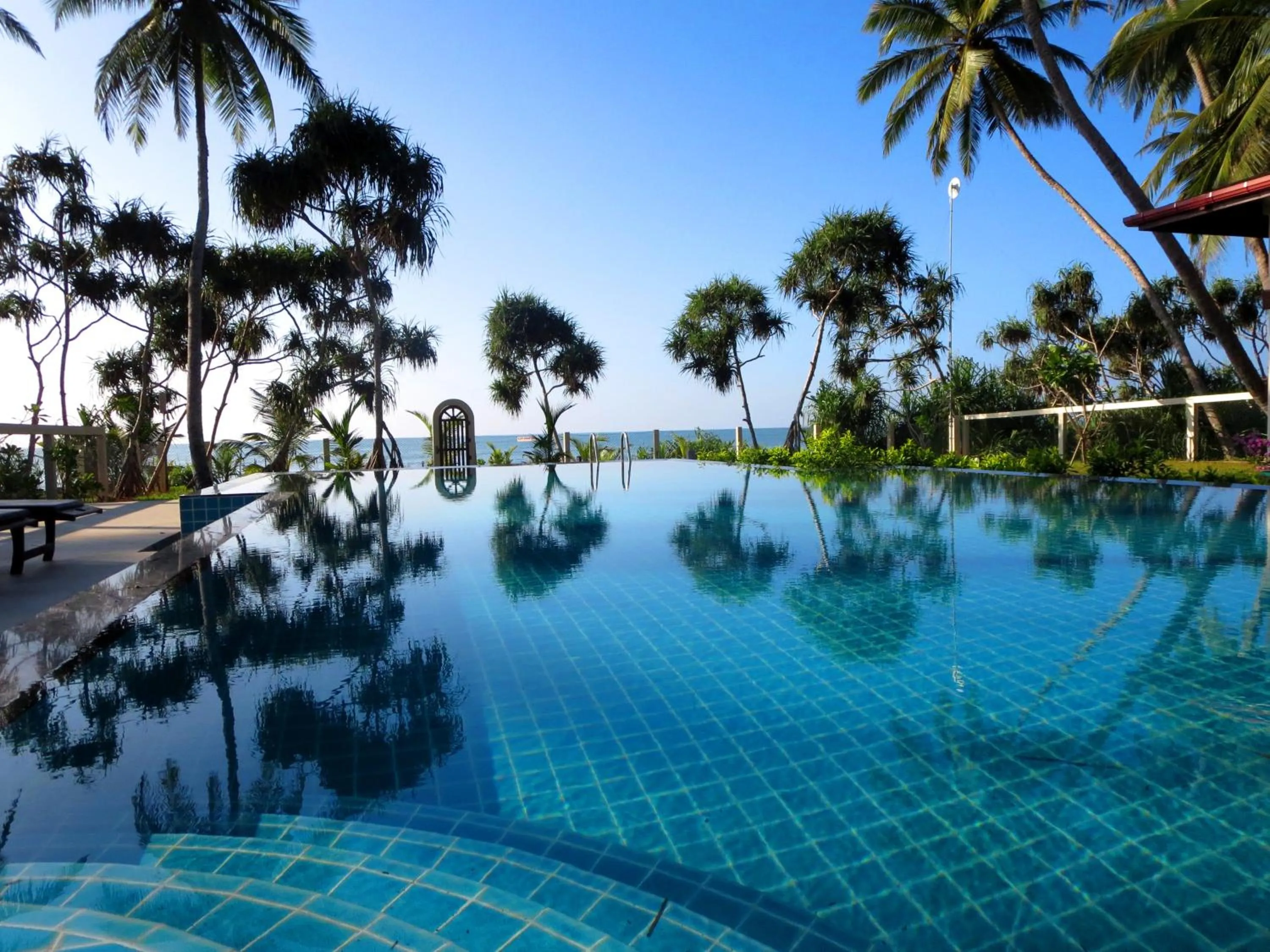 Lanka Beach Boutique Bungalows & Grand Villa