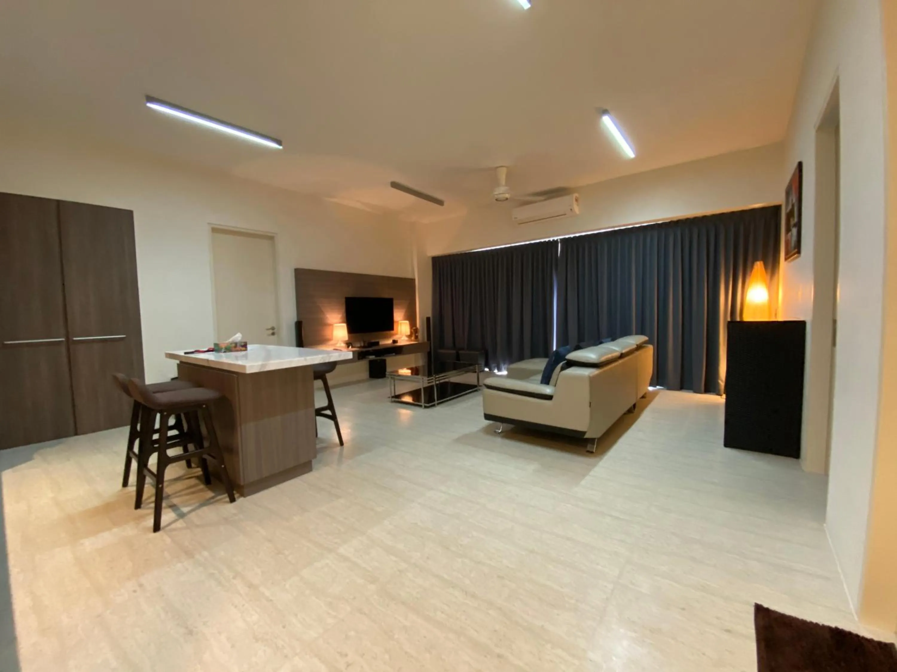 By The Sea @ Cozy Beachfront Home