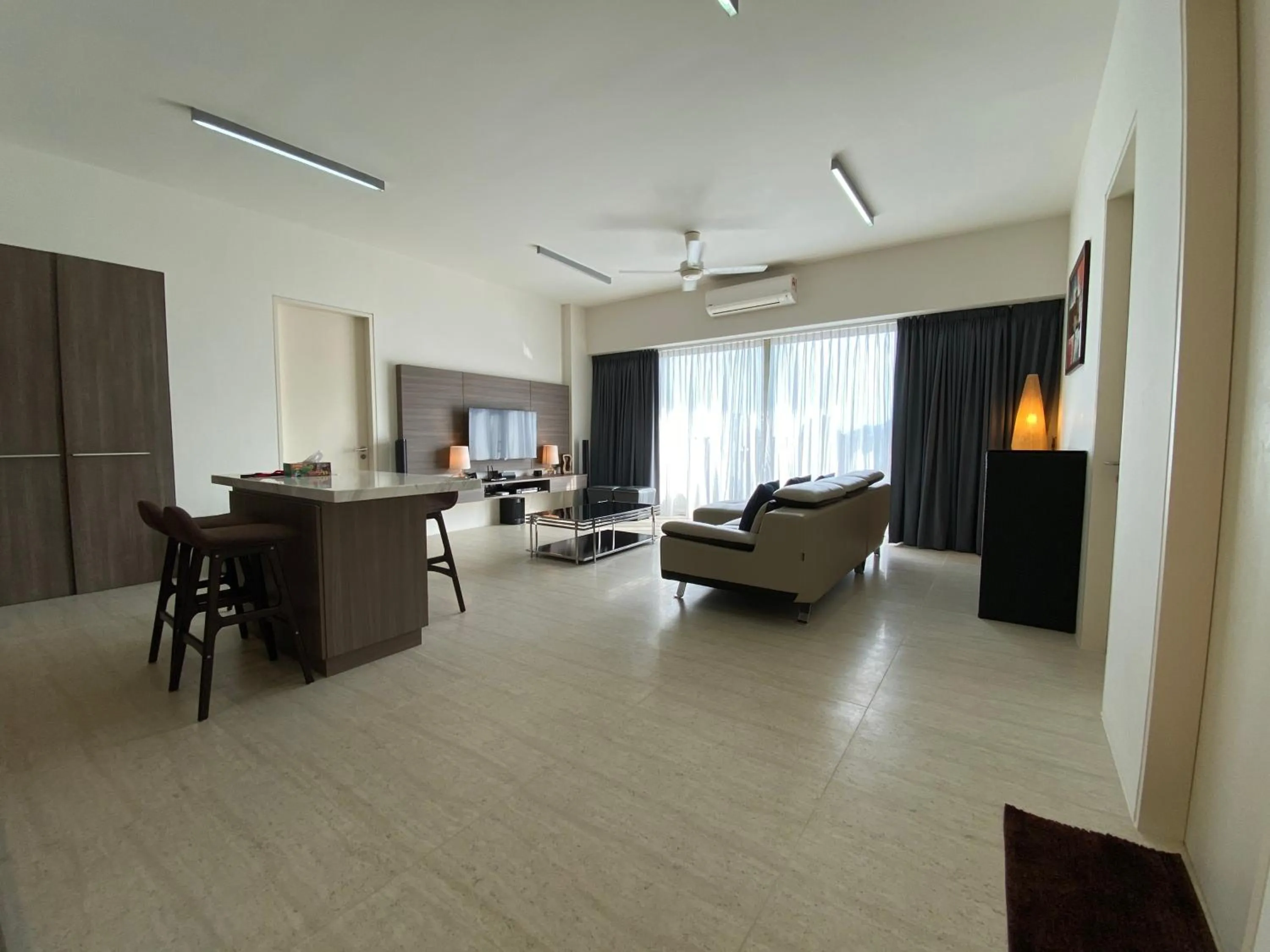 By The Sea @ Cozy Beachfront Home