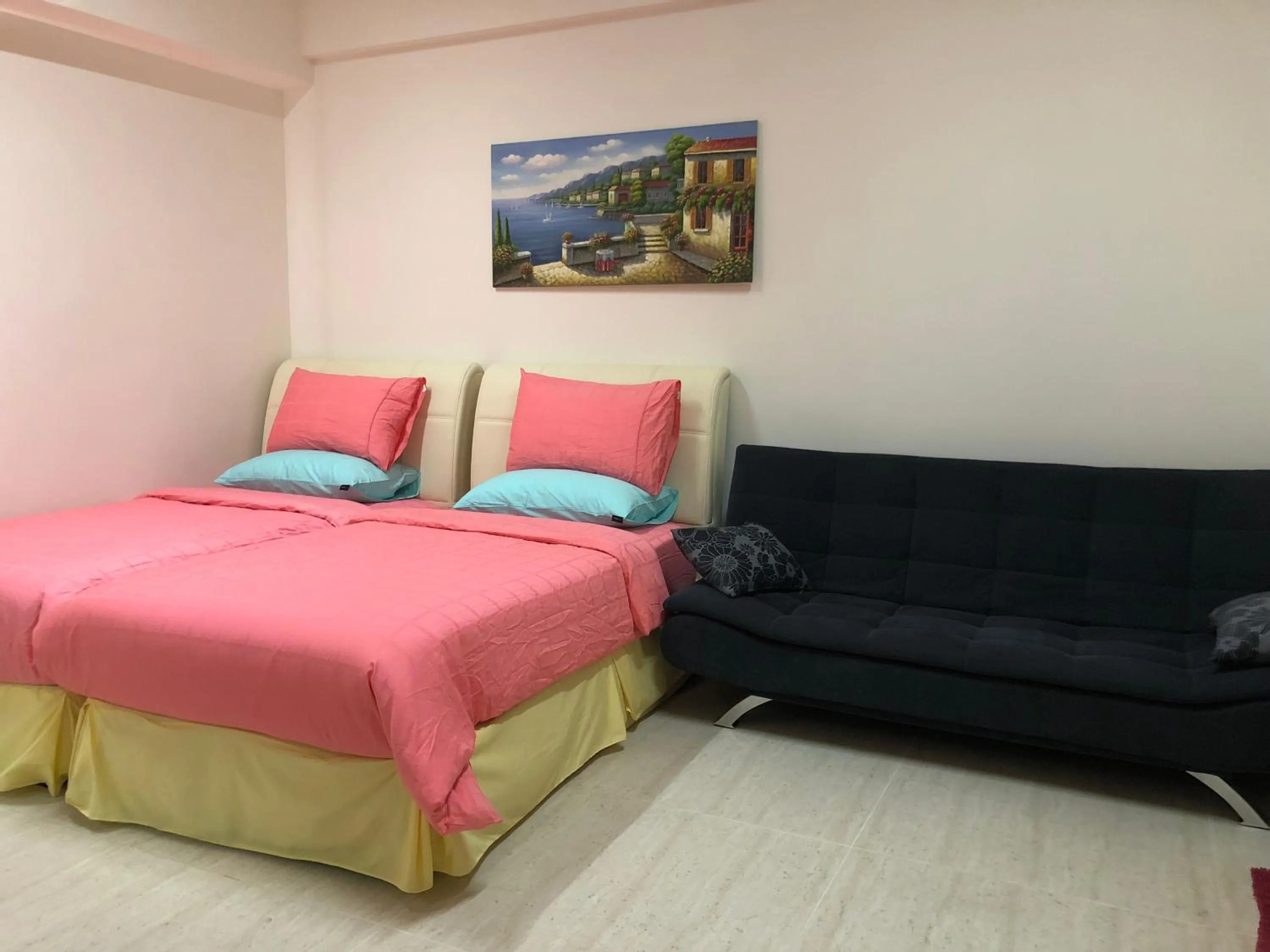 Bed in By The Sea @ Cozy Beachfront Home