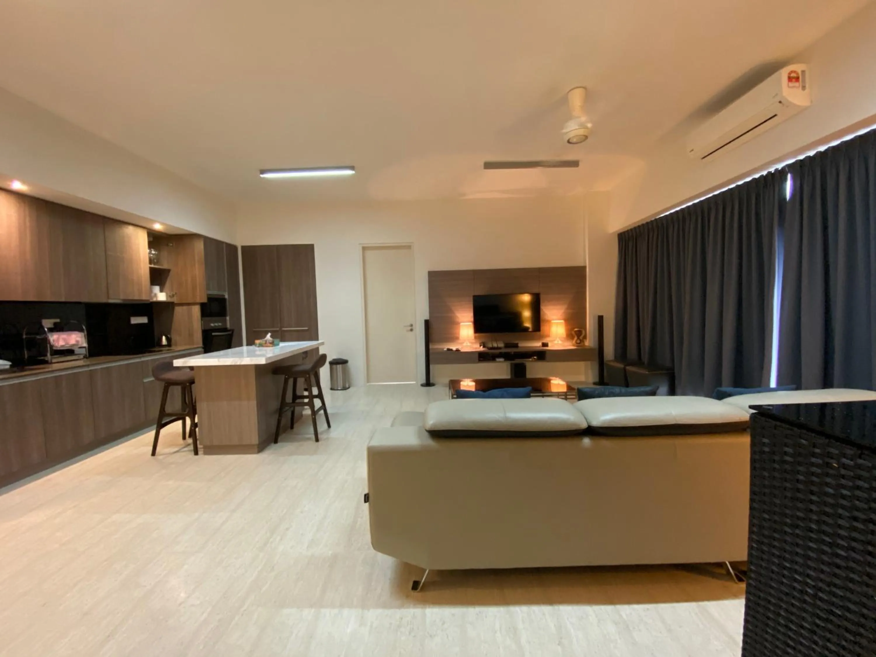 By The Sea @ Cozy Beachfront Home