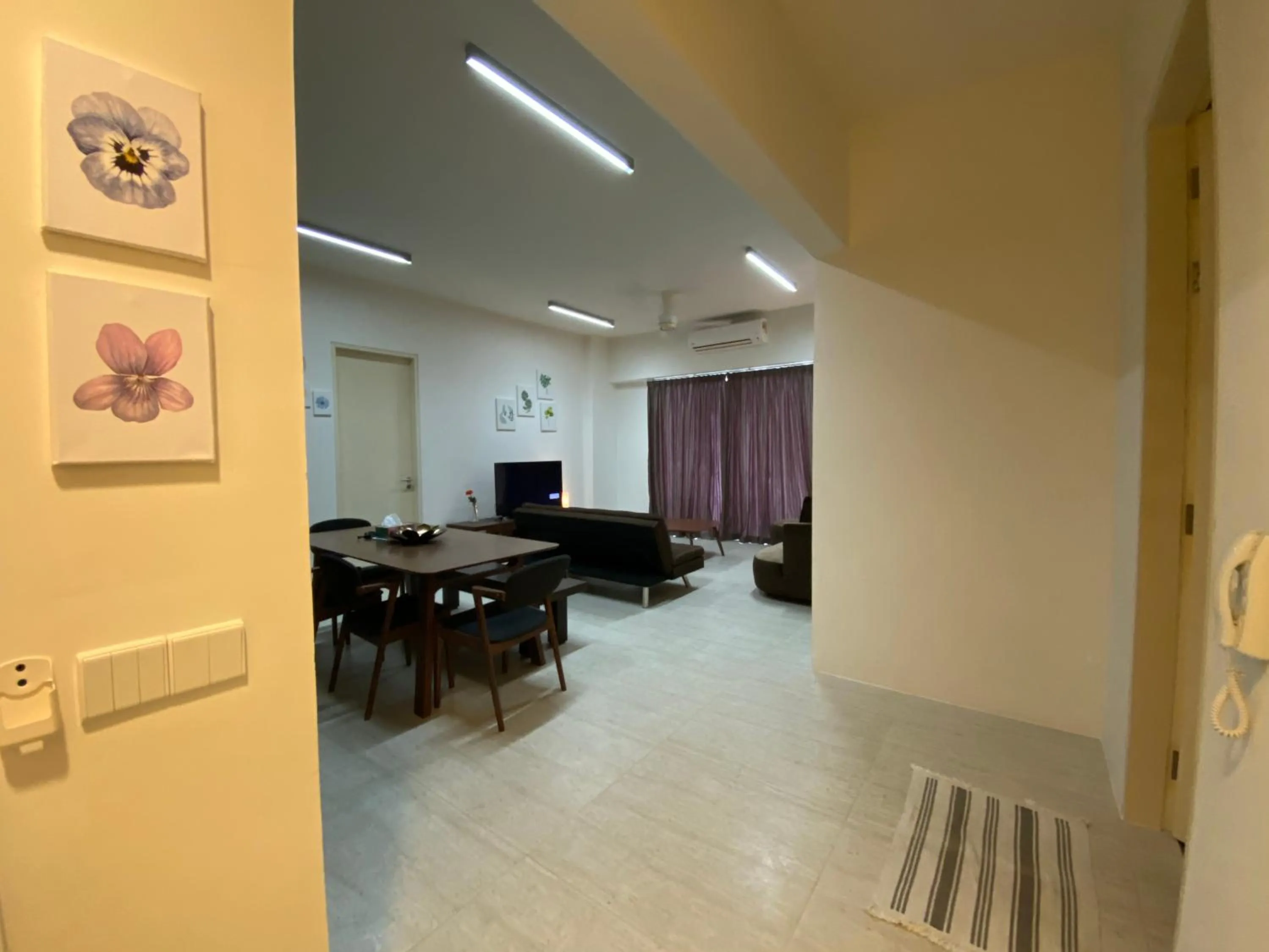 By The Sea @ Cozy Beachfront Home