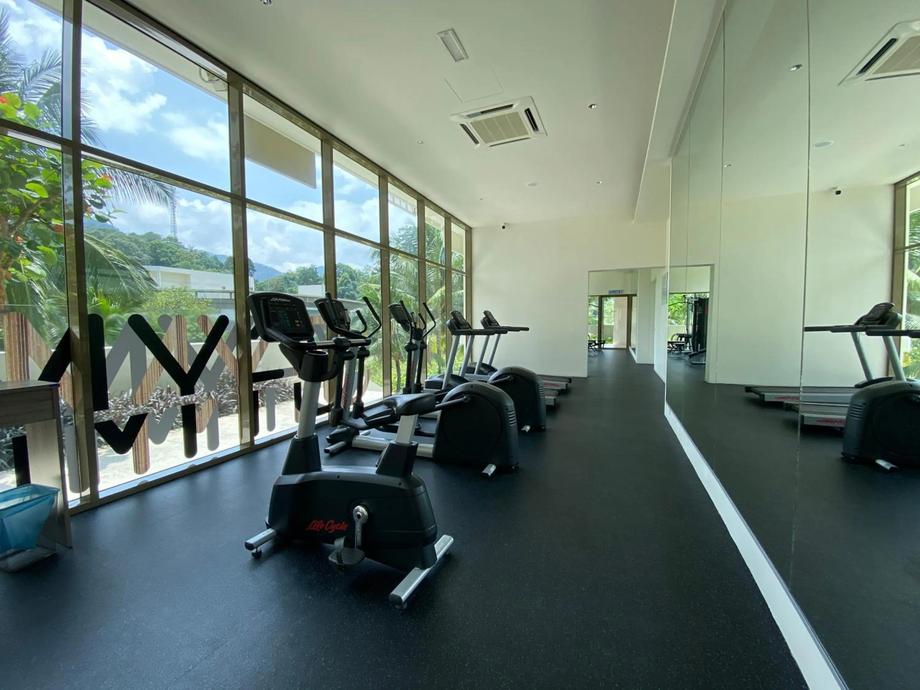 By The Sea @ Cozy Beachfront Home